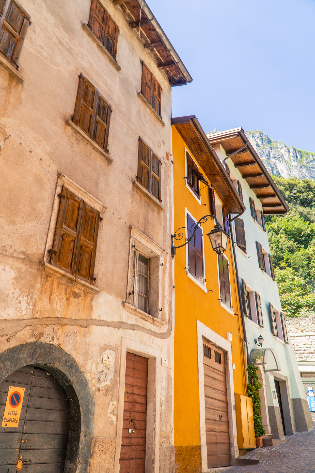 Kamienice w Riva del Garda | Najładniejsze miasteczka nad Gardą