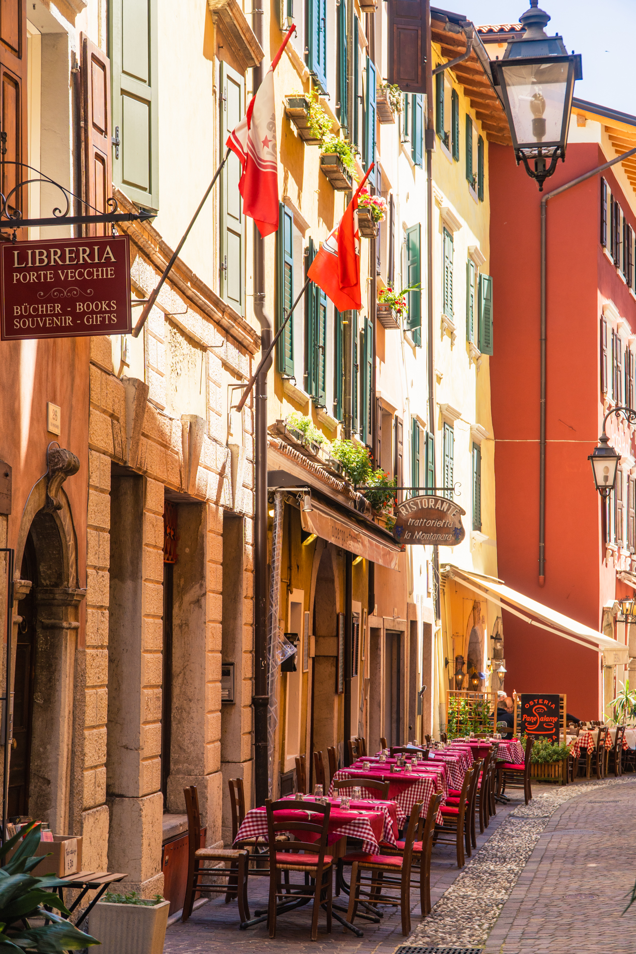 Czy warto jechać do Riva del Garda | Najładniejsze miasteczka nad Gardą