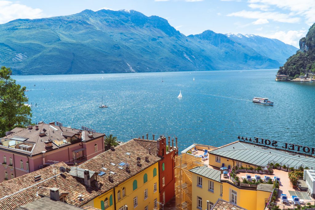 widok na Jezioro Garda | Jak dostać się nad Jezioro Garda ? 