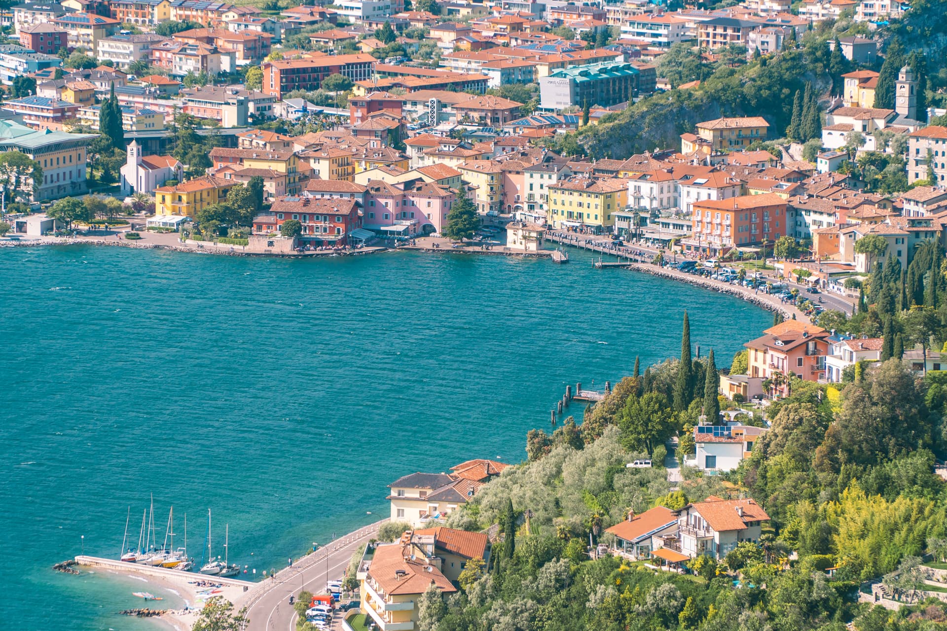 Widok na Torbole | Jak dostać się nad Jezioro Garda ? 
