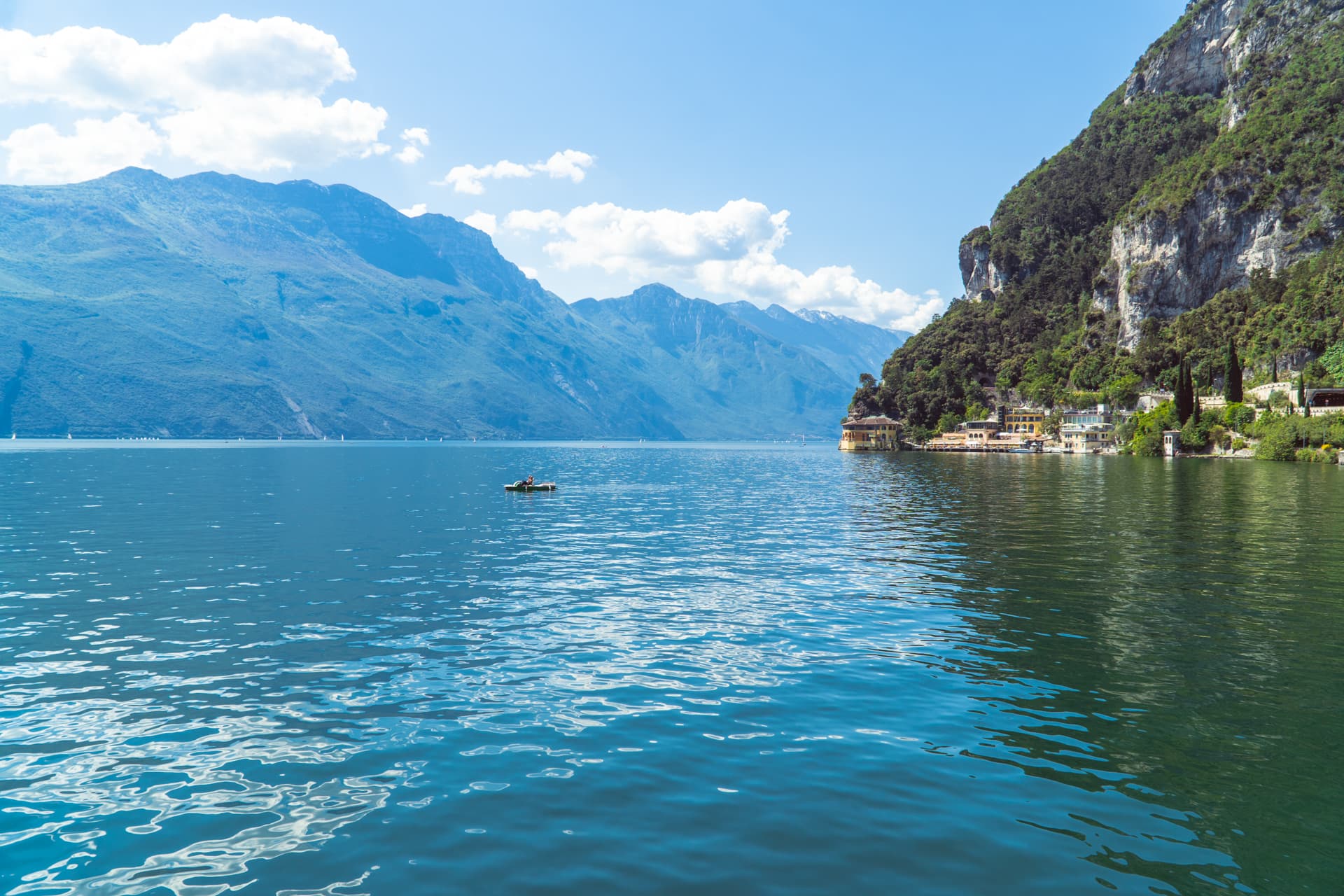 widok na Gardę z Riva del Garda | Jezioro Garda informacje praktyczne