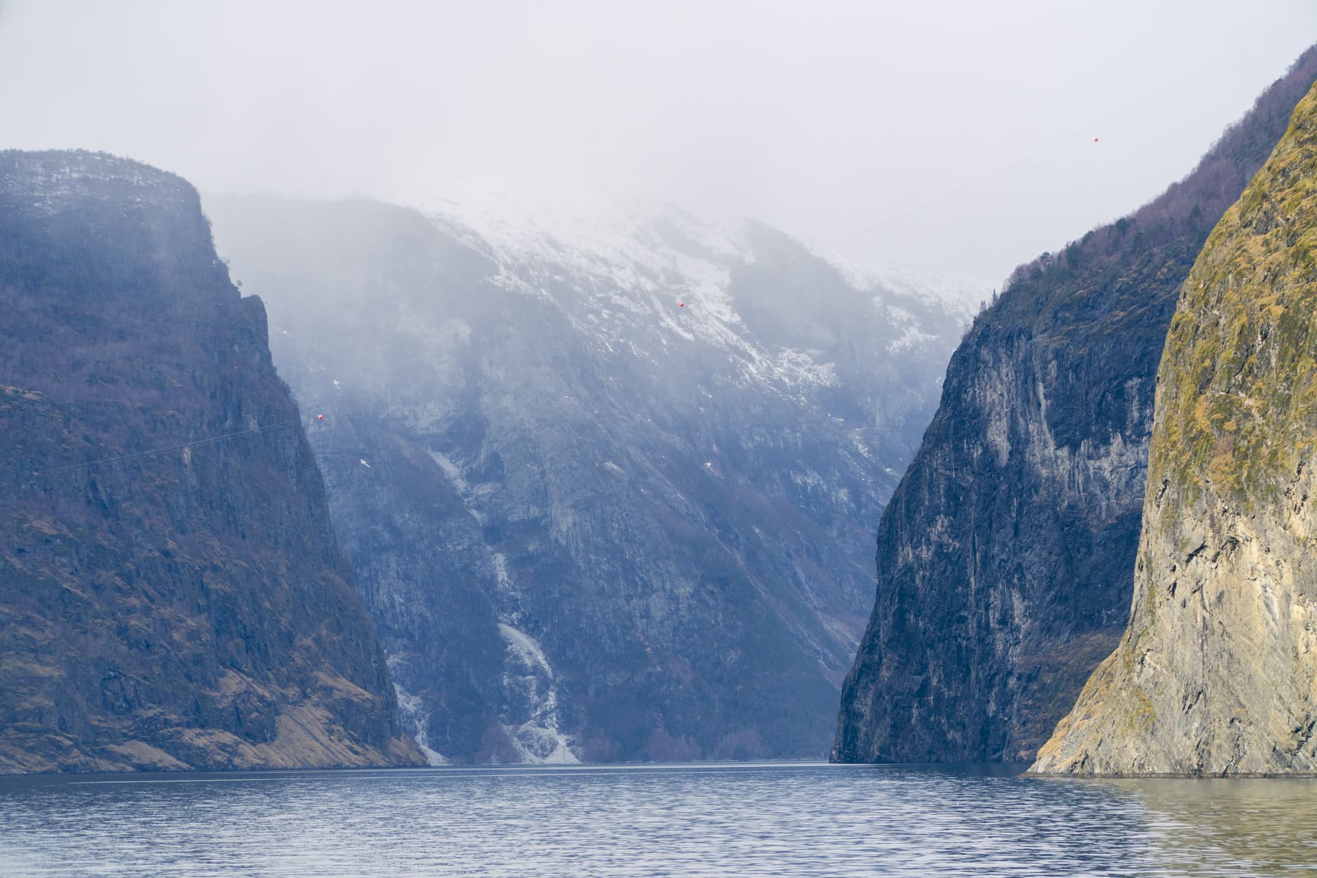 Góry otaczające fiordy | Rejs po fiordach w Norwegii
