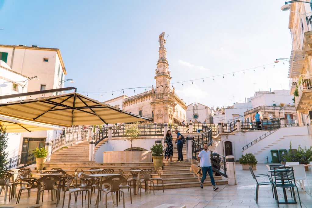 Jeden z głównych placów Ostuni | Najładniejsze miasteczka w Apulii
