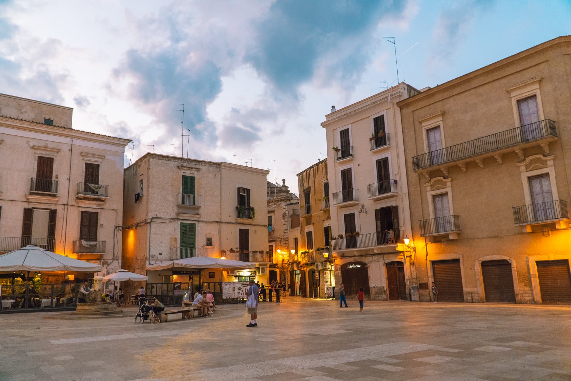 Bari nocą | Plan wyjazdu do Apulii