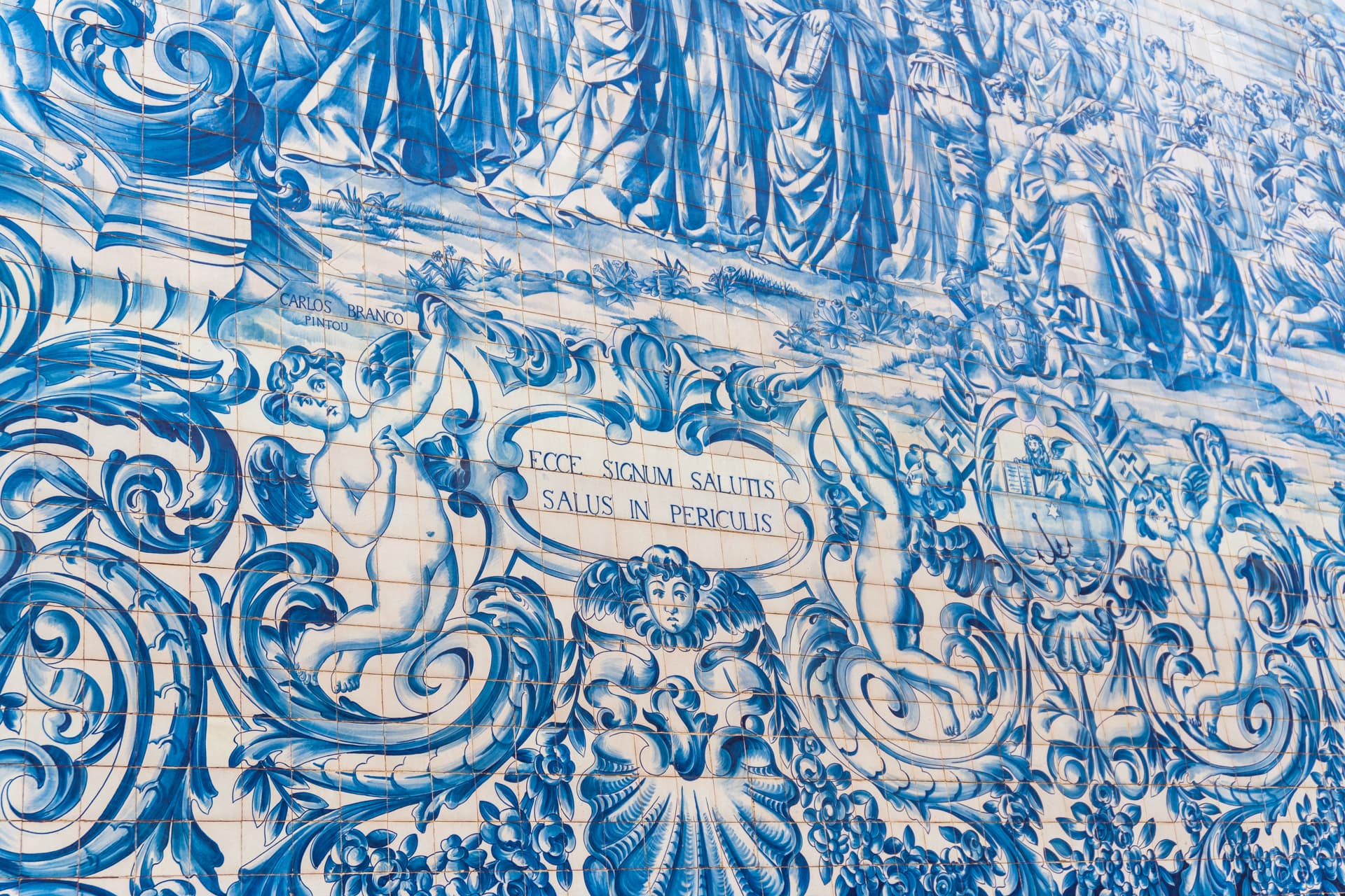 Błękine azulejos na kościołach w Portugalii