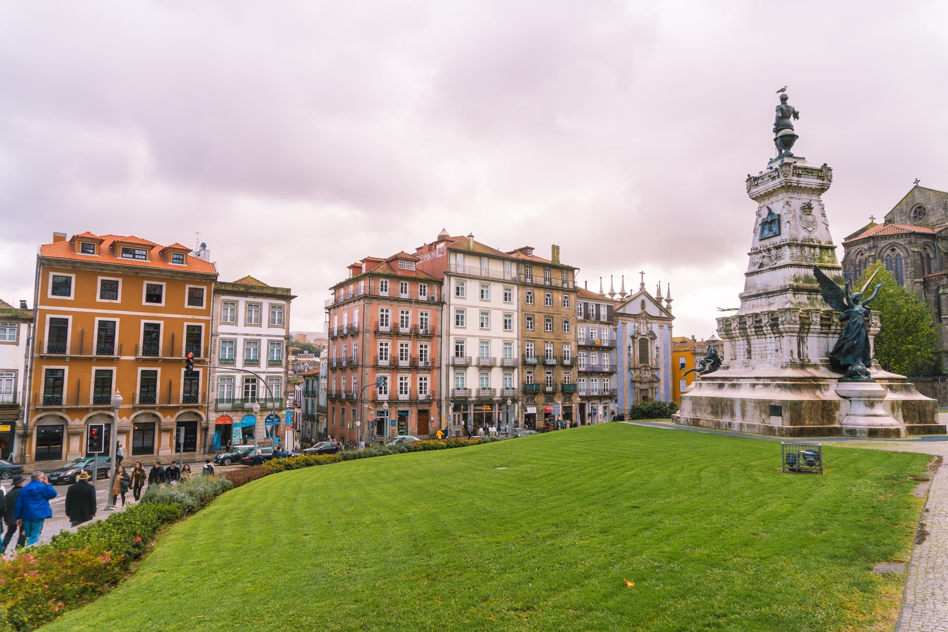 Atrakcje w Porto to także spacery po pięknych ulicach i placach