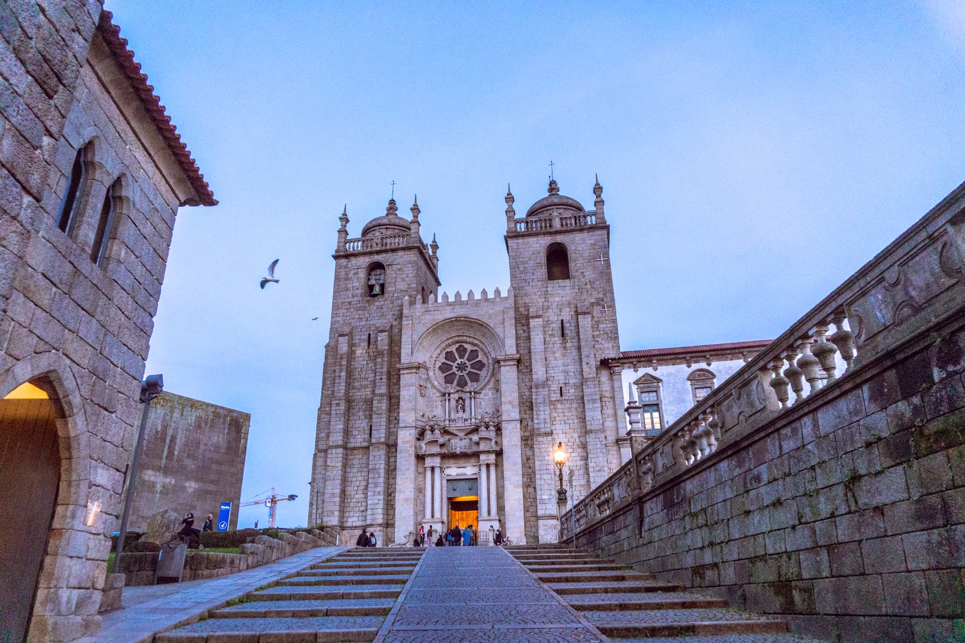Maswyna fasada Katedry Se w Porto