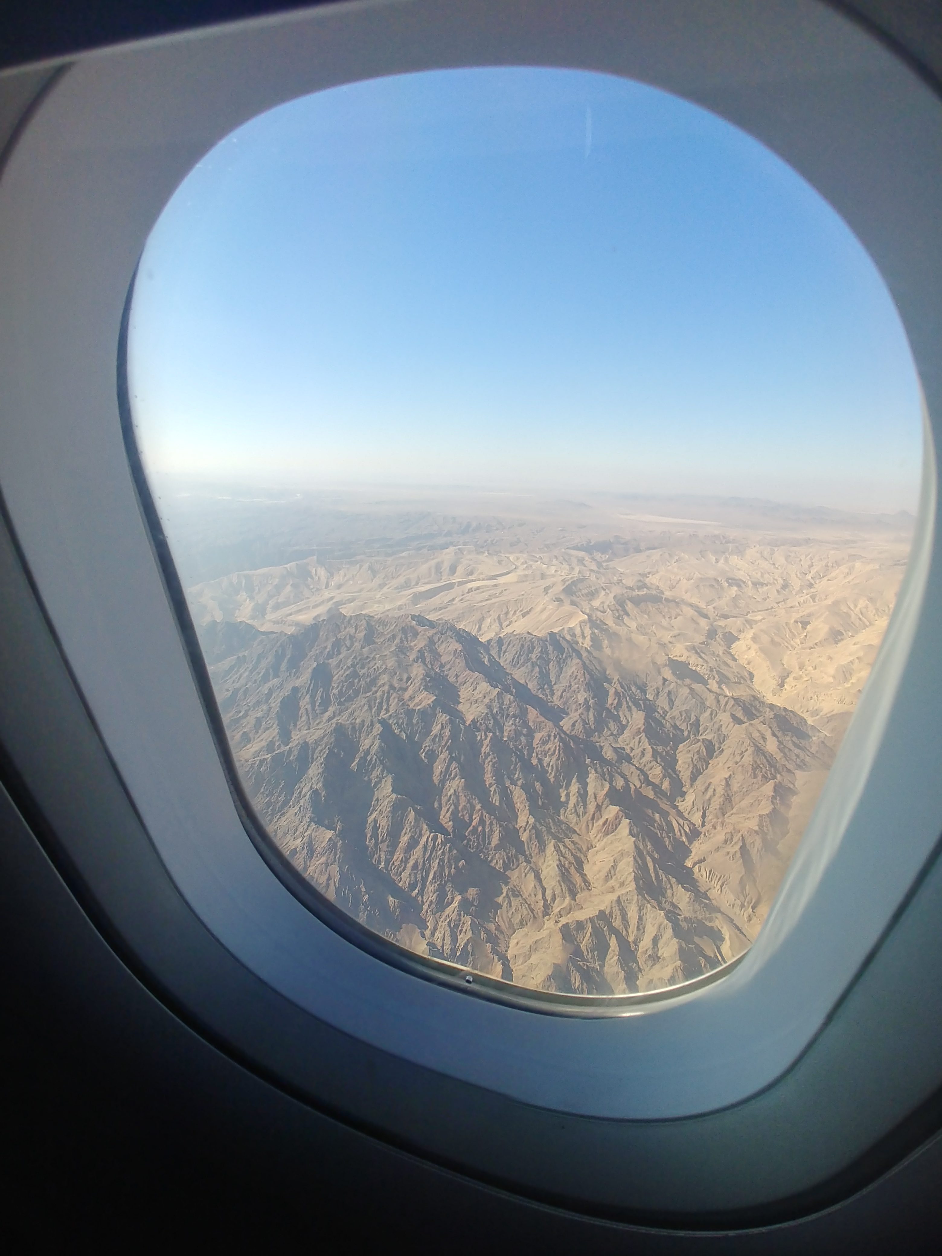 Pustynia Negew podziwiana z okna samolotu