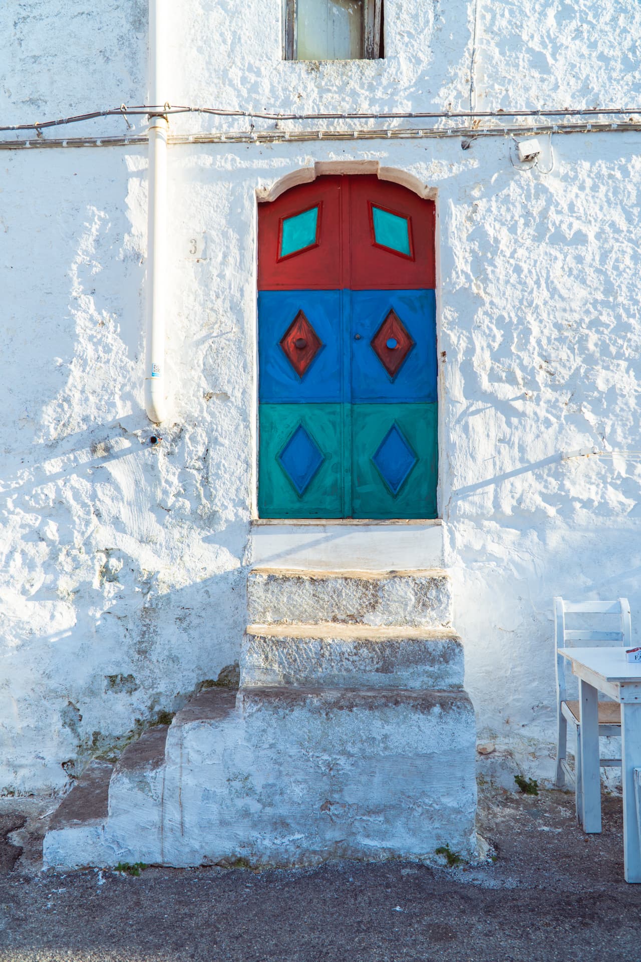 Kolorowe drzwi w Ostuni