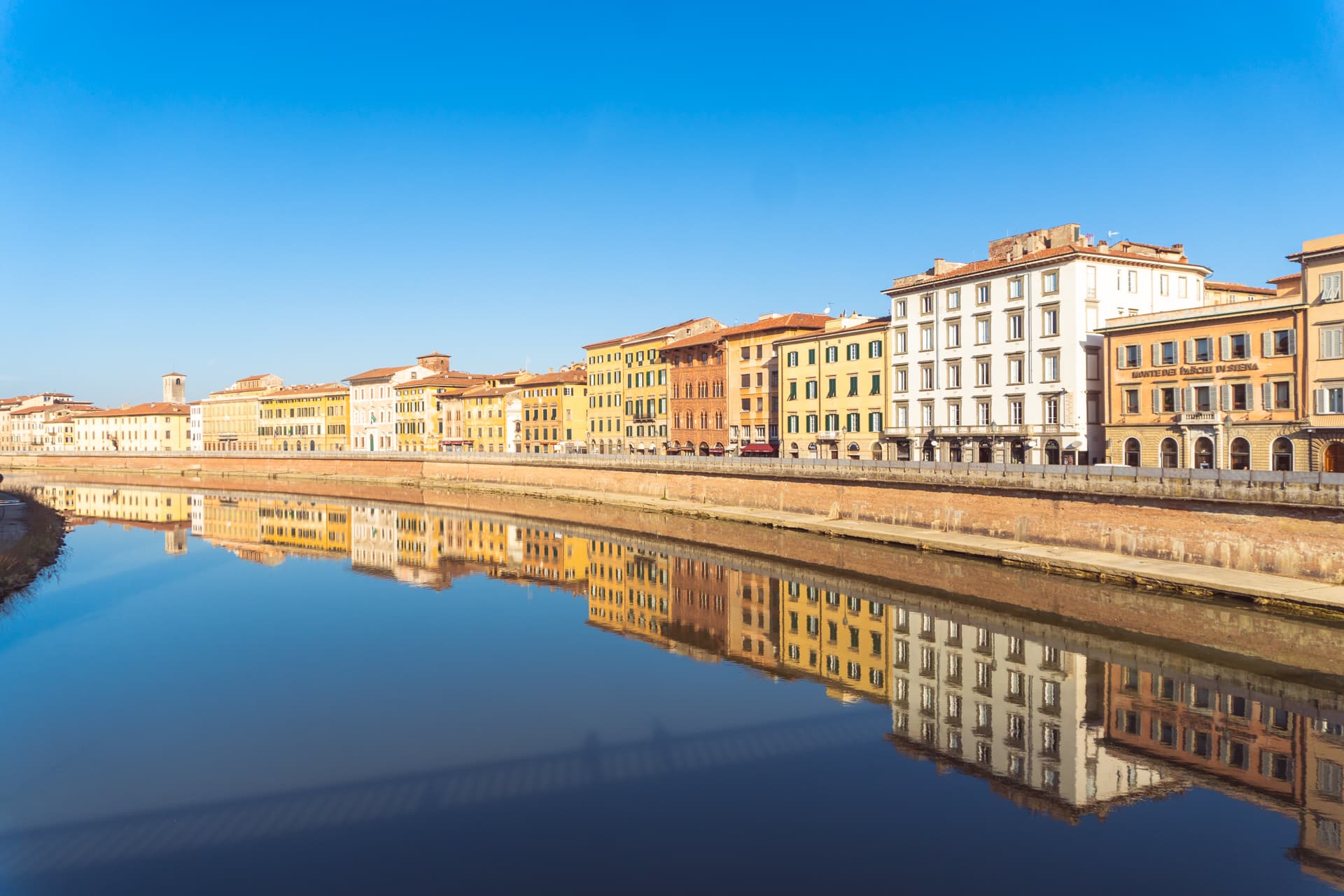 Piza w Toskanii nad rzeką Arno