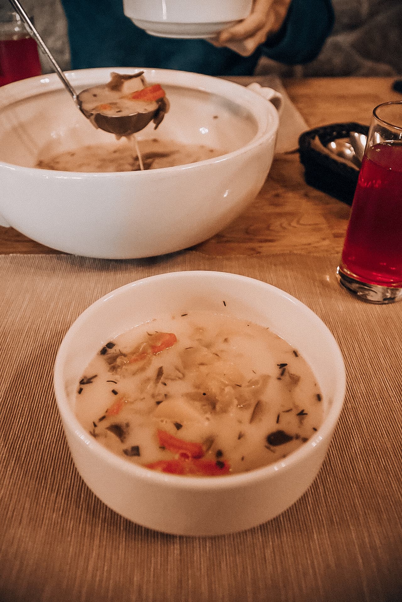 Zupa ogórkowa w restauracji Villa Greta