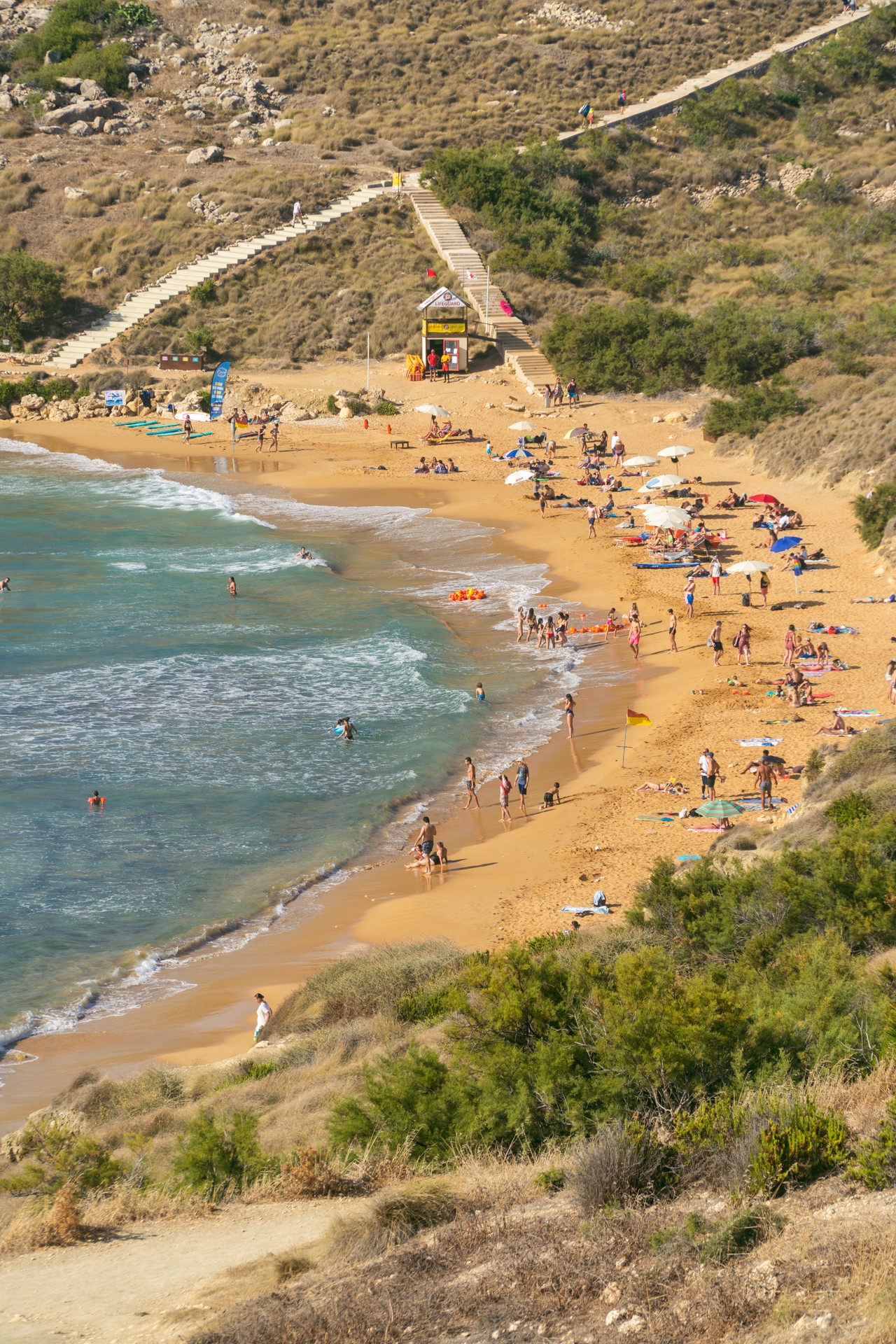 Długa plaża Ghajn Tuffieha | Plaże na Malcie i Gozo
