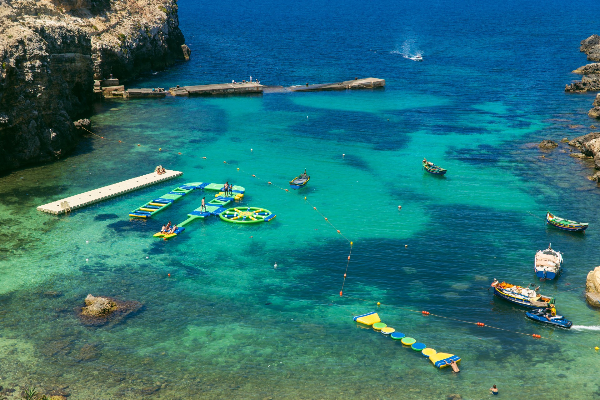 Zatoka Anchor Bay na Malcie | Plaże na Malcie i Gozo