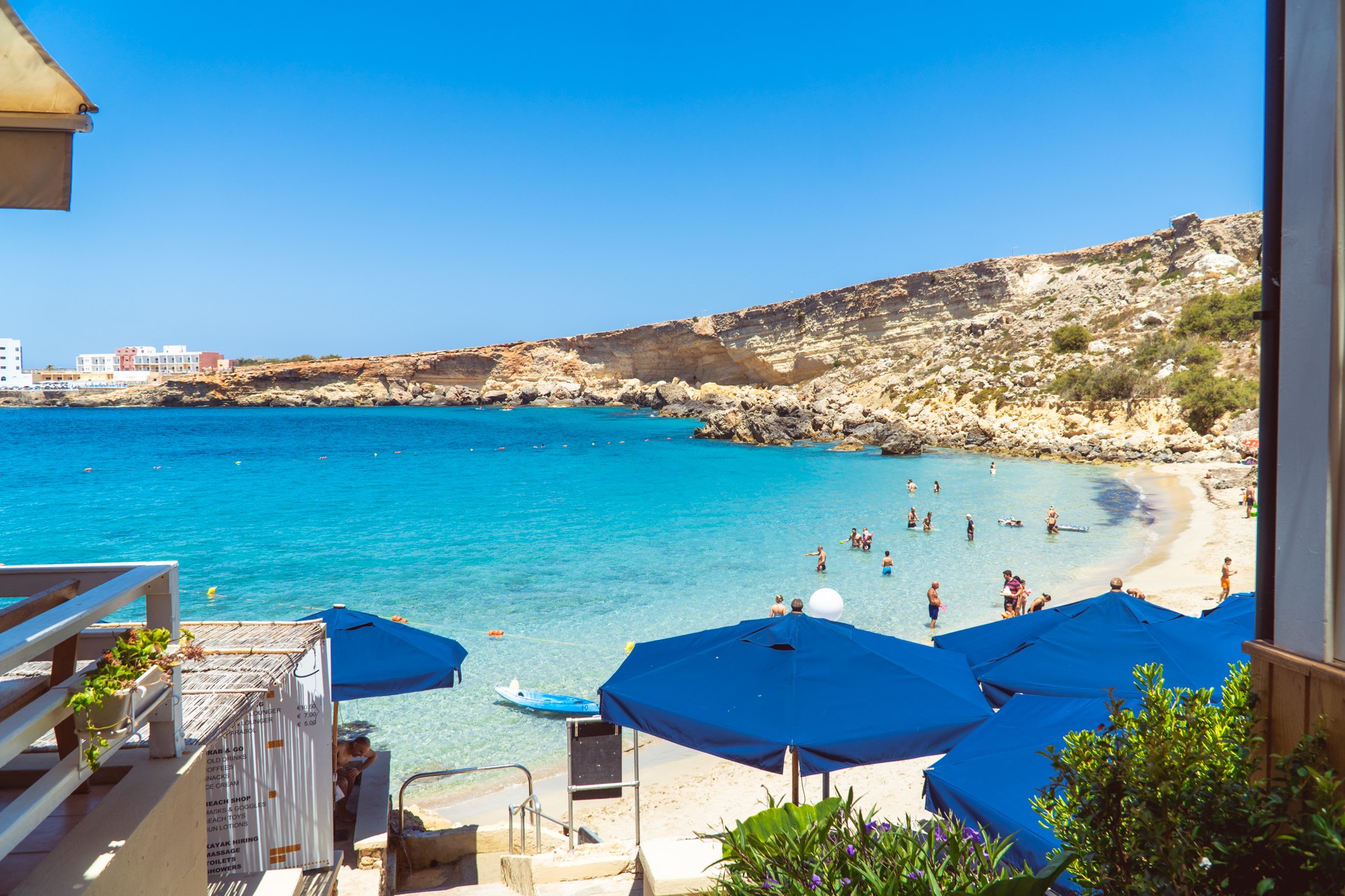 Piaszczysta plaża Paradise Bay na Malcie | Malta