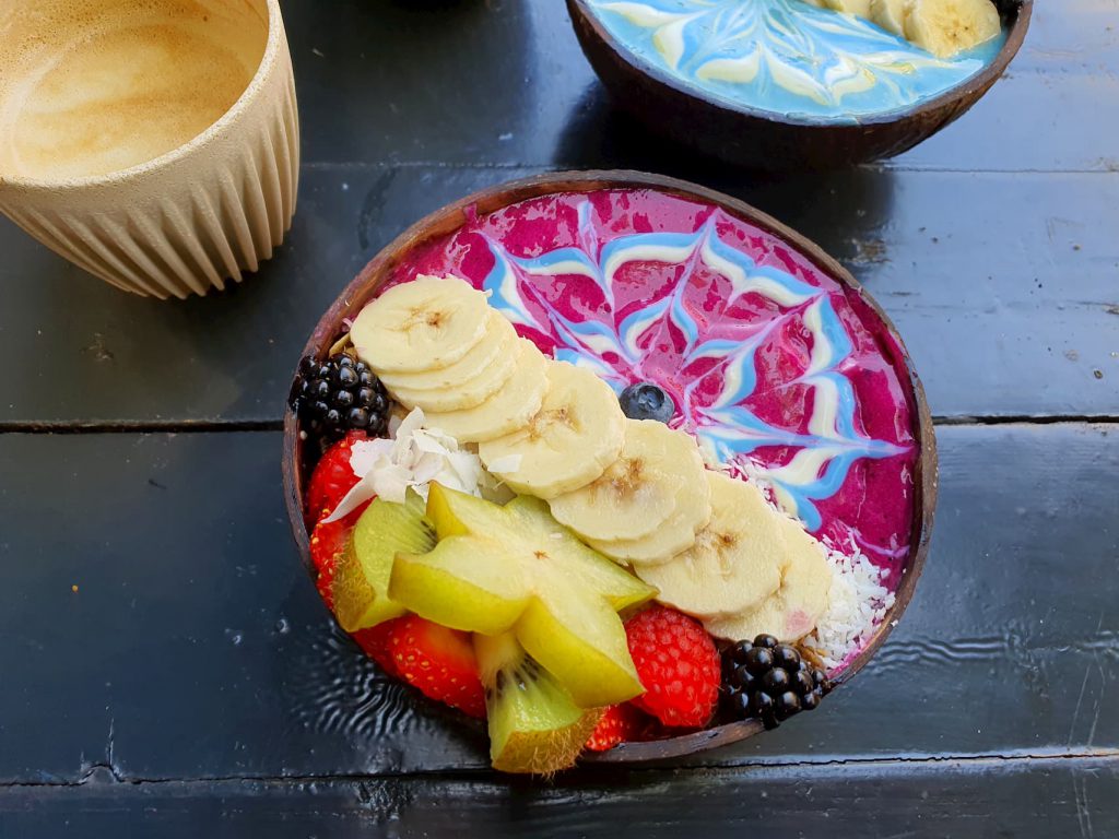 Owocowe bowle na śniadanie w Rainbowls w Amsterdamie | Gdzie zjeść w Amsterdamie