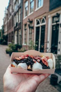 Mozzarella z boczkiem, oliwa i truflami w Mo'mmo Mozzarella | Gdzie zjeść w Amsterdamie?