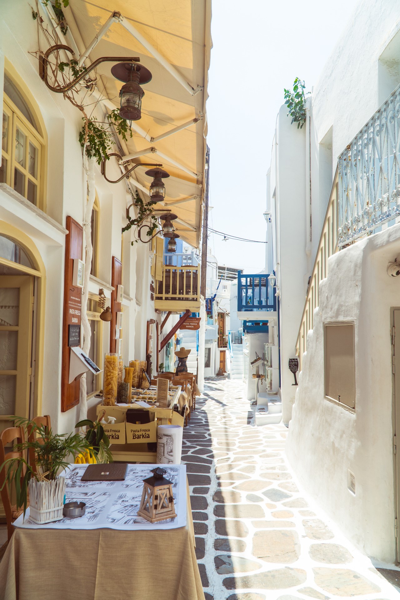 Zadbane centrum miasta Mykonos | Czy warto jechać na Mykonos?