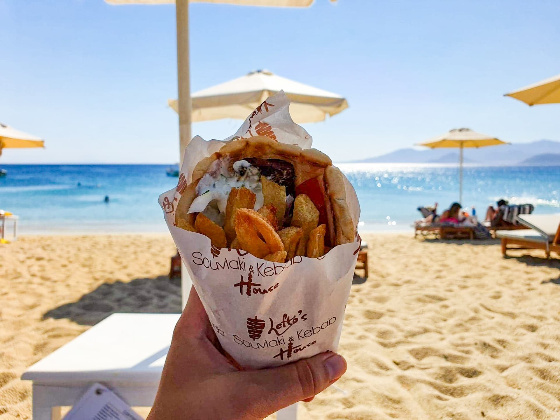 Najlepsze souvlaki na Naksos w Lefto's przy plaży Agios Porkopis