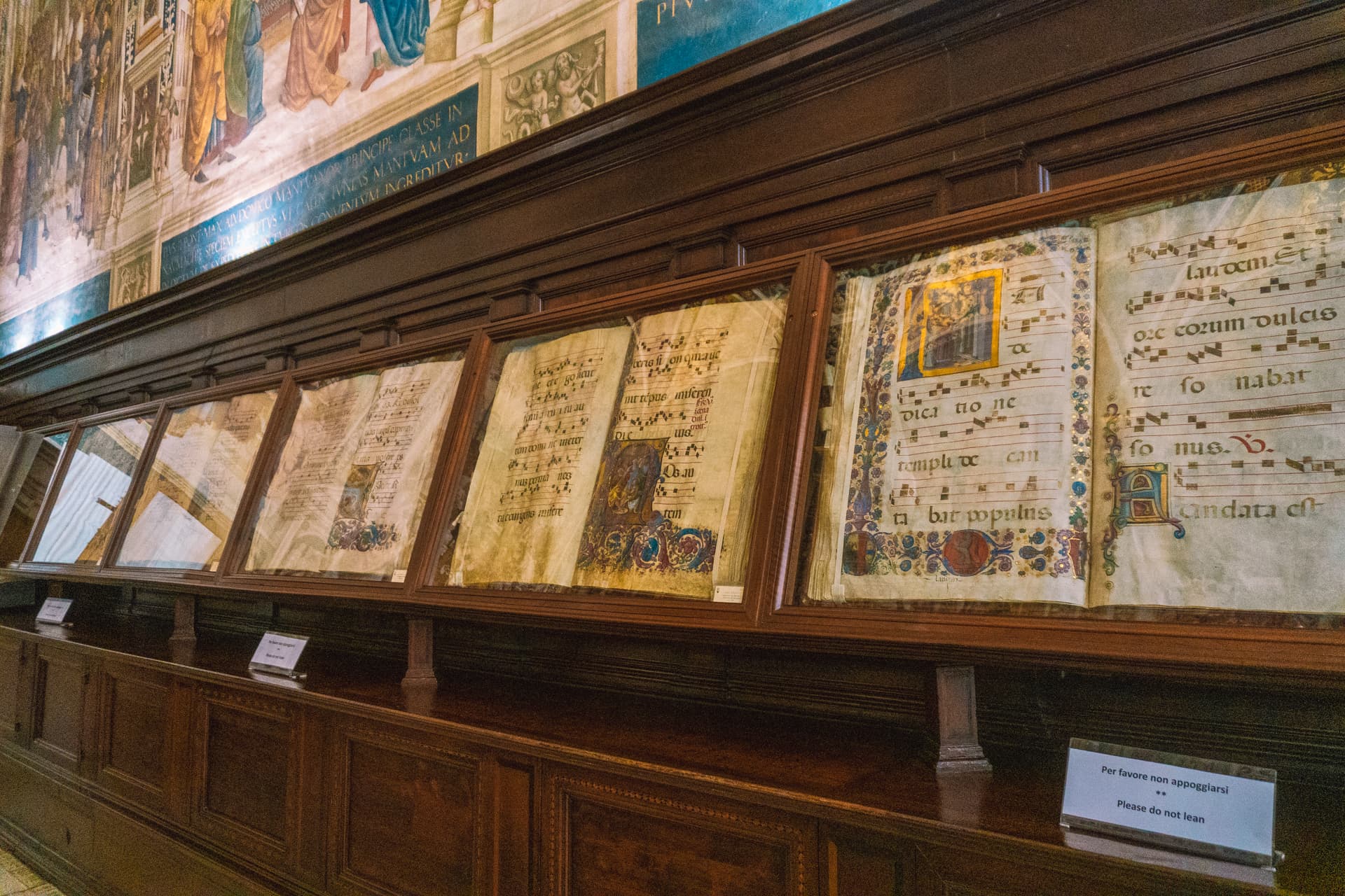 Wiekowe manuskrypty w Bibliotece Piccolomini | Zwiedzanie Sieny