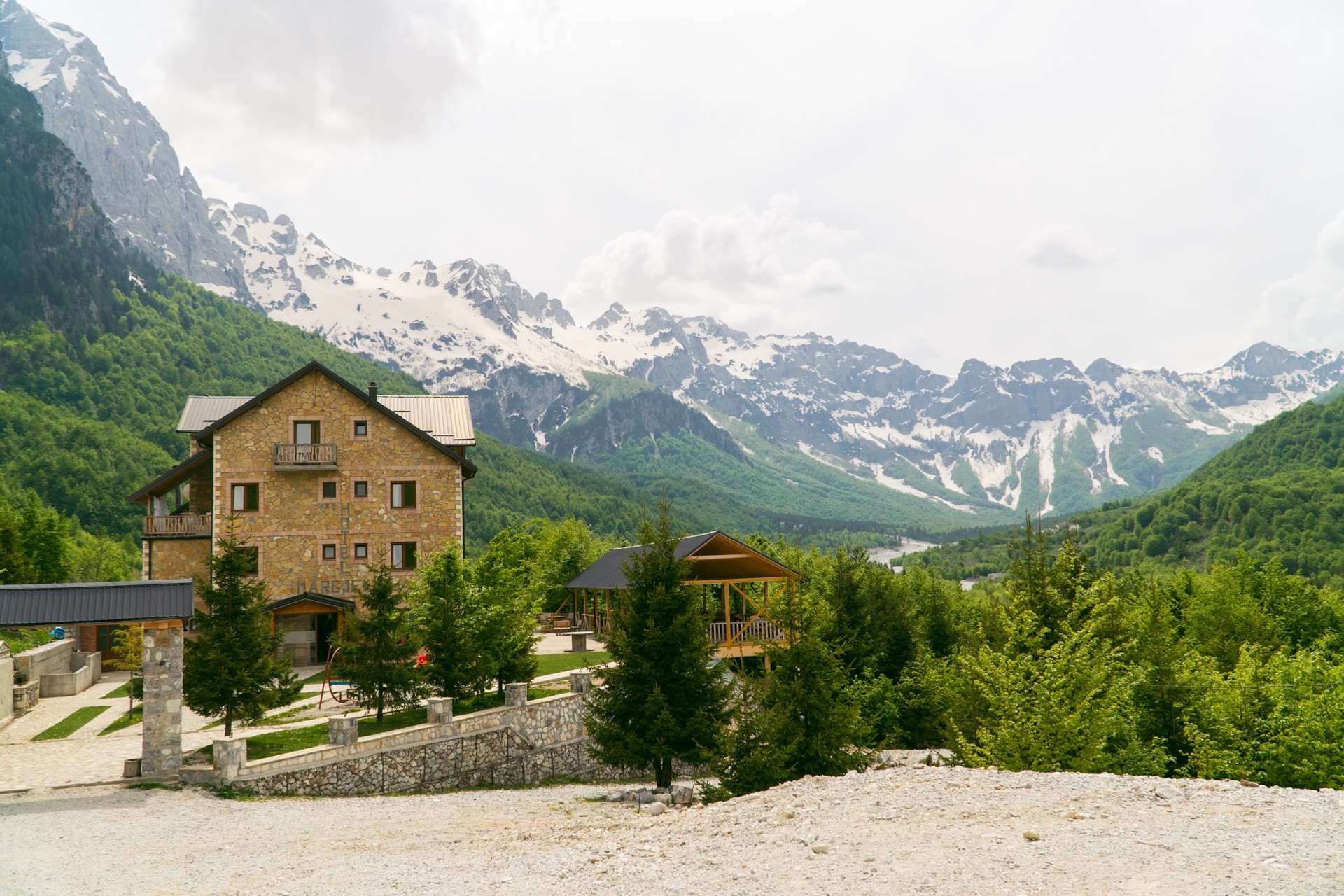 Hotel Margjeka w Dolinie Valbony w Albanii