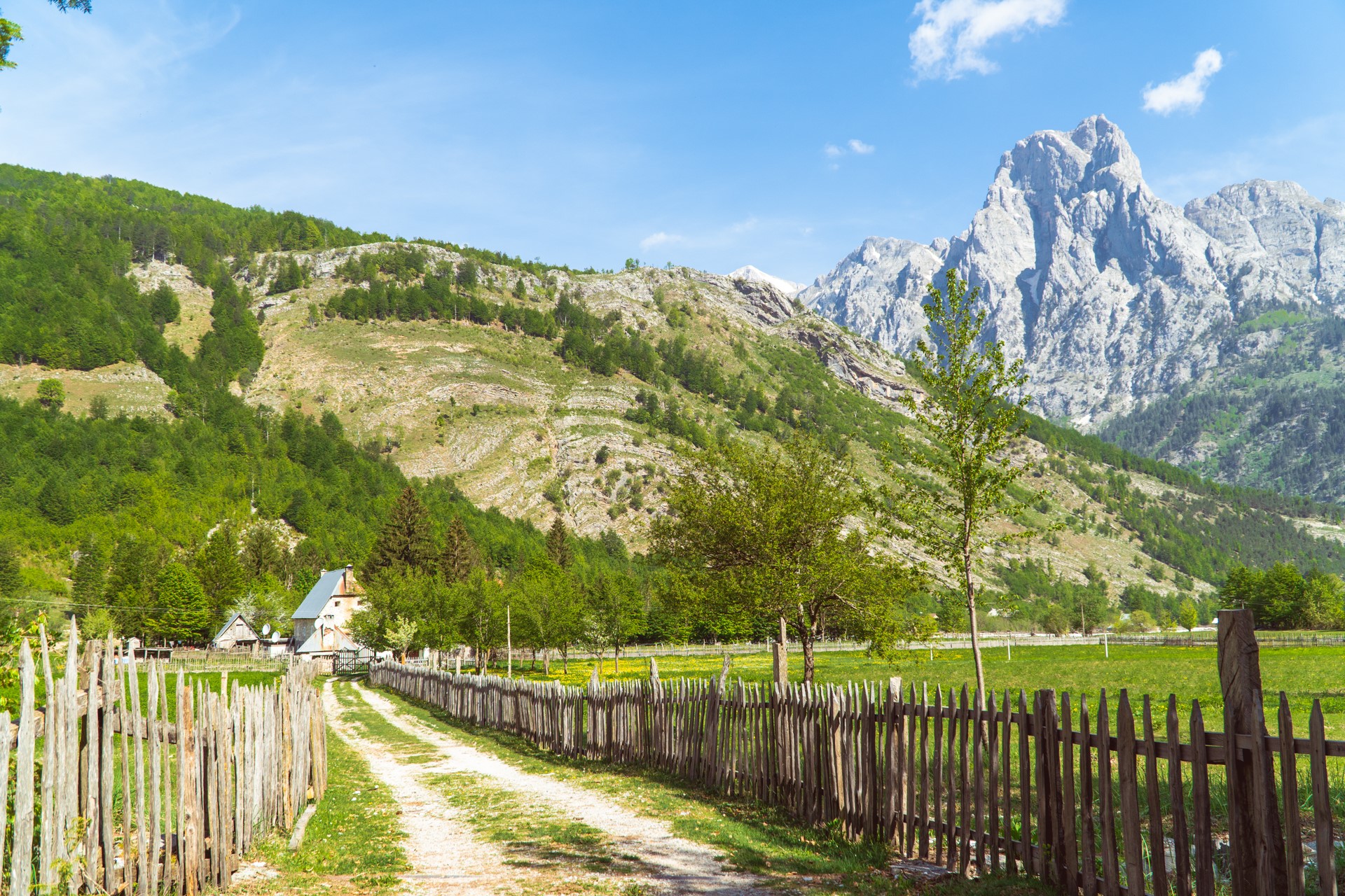 Dolina Valbony w Górach Przeklętych w Albanii
