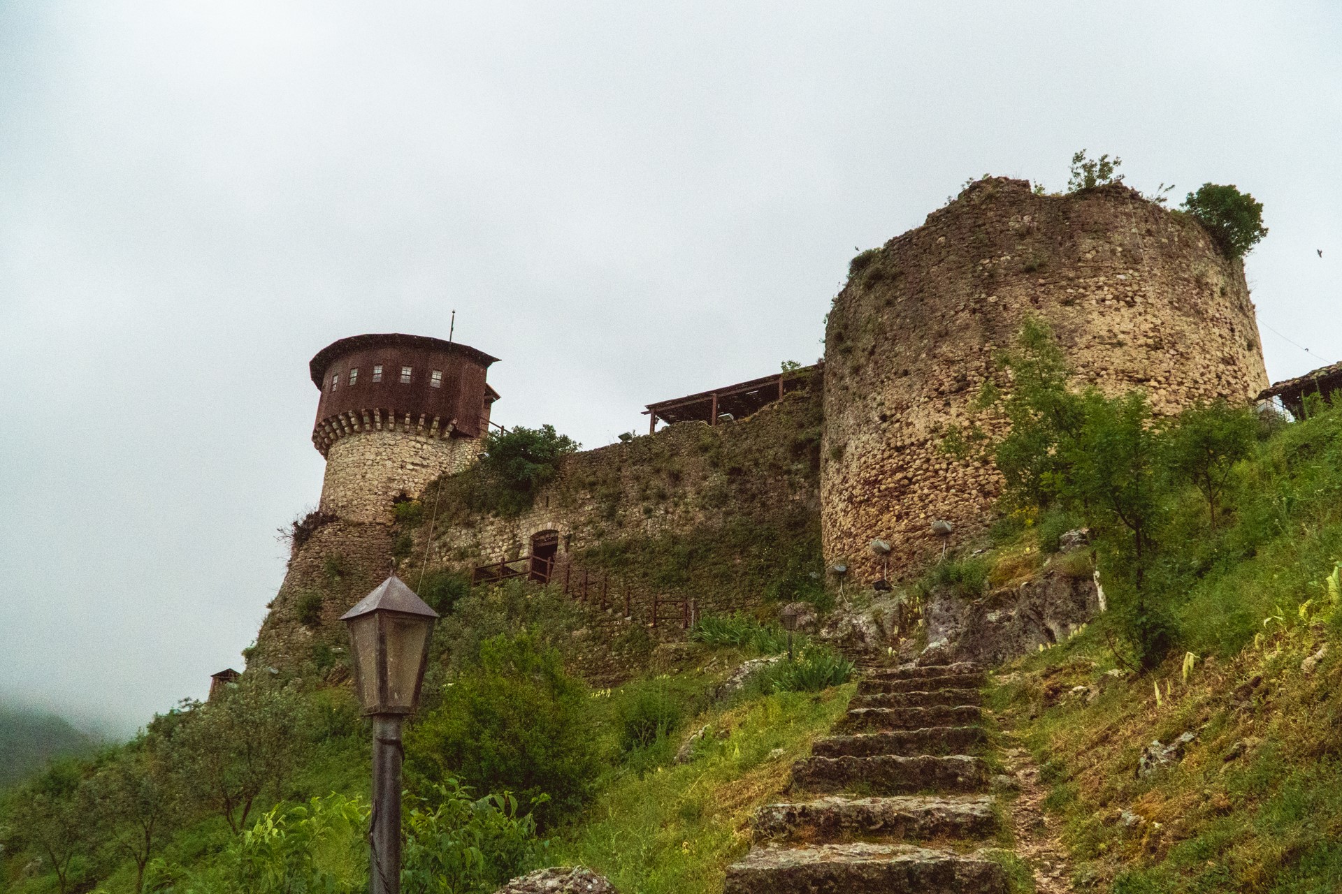 Zamek Petrele w Albanii