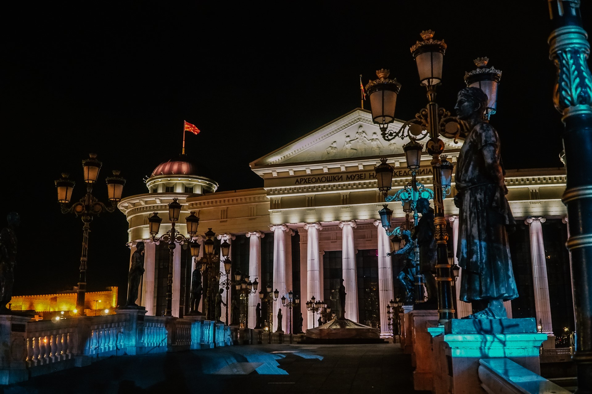 Nocny spacer po Skopje | Czy warto jechać do Macedonii?