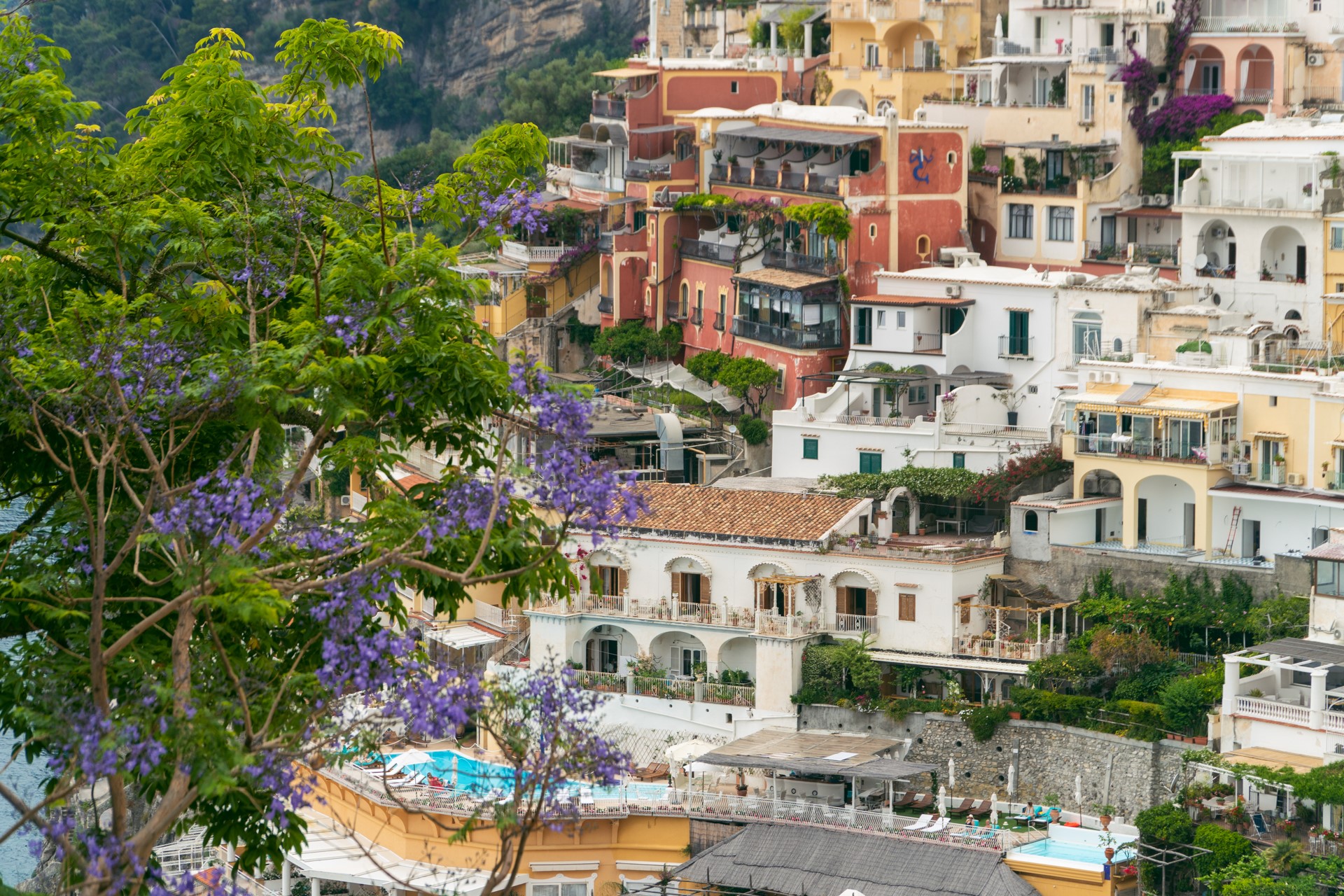 Ciasna zabudowa Positano | Wakacje na Wybrzeżu Amalfi