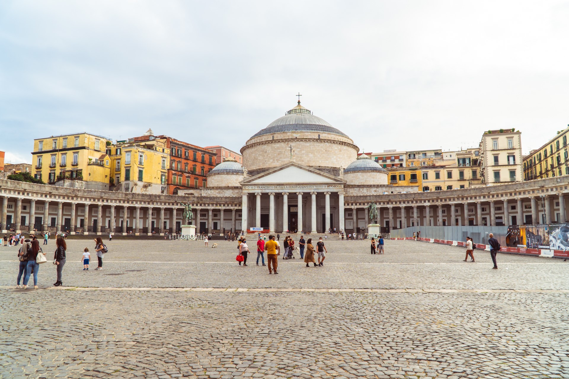 Basilica Reale | Atrakcje w Neapolu