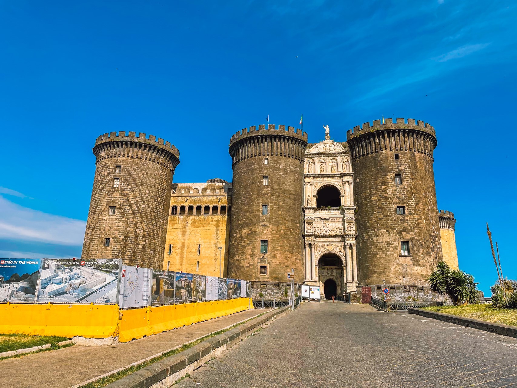 Castel Nuovo | Zwiedzanie Neapolu