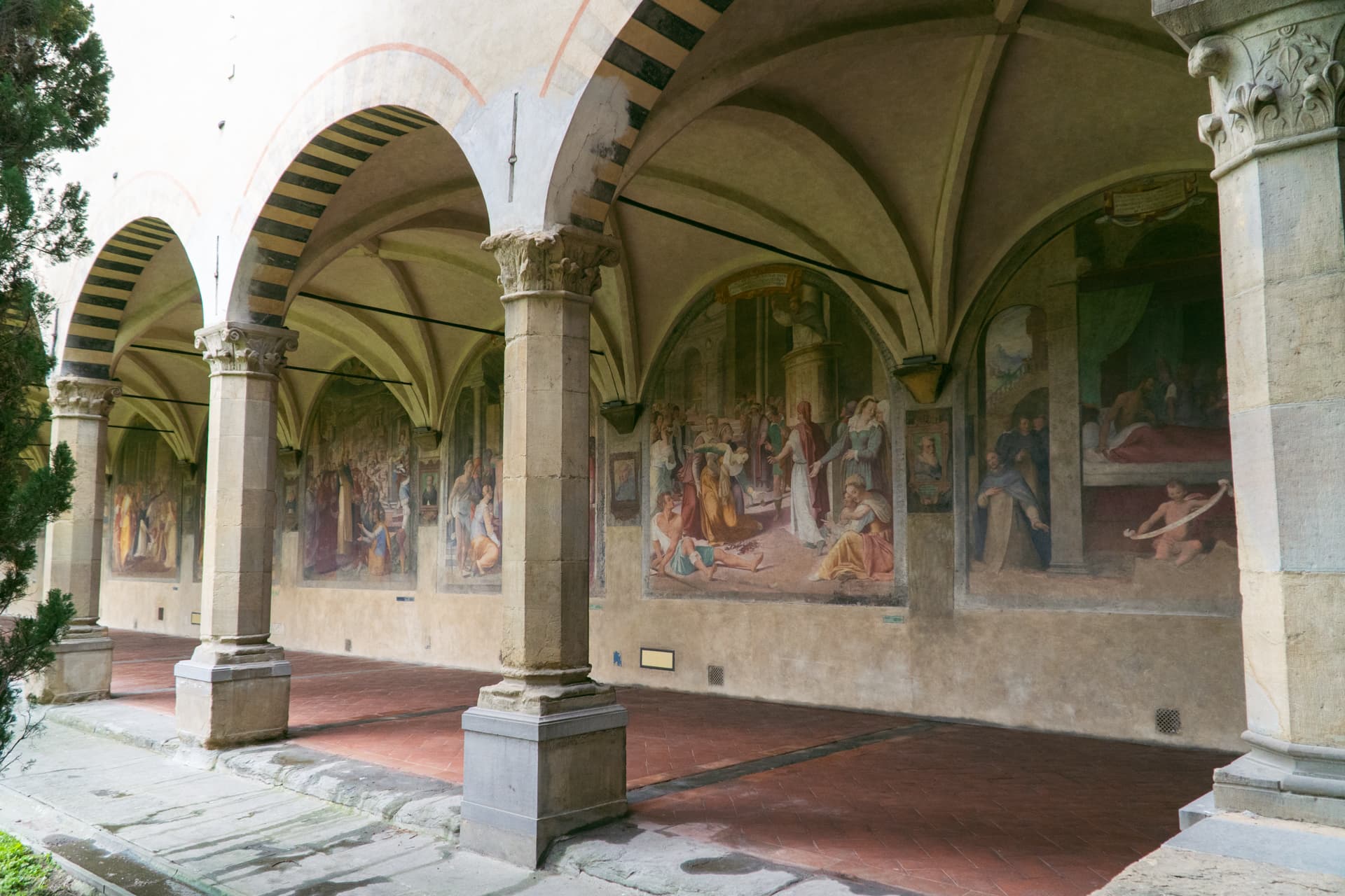 Krużganki w Santa Maria della Nove;;a | Atrakcje we Florencji