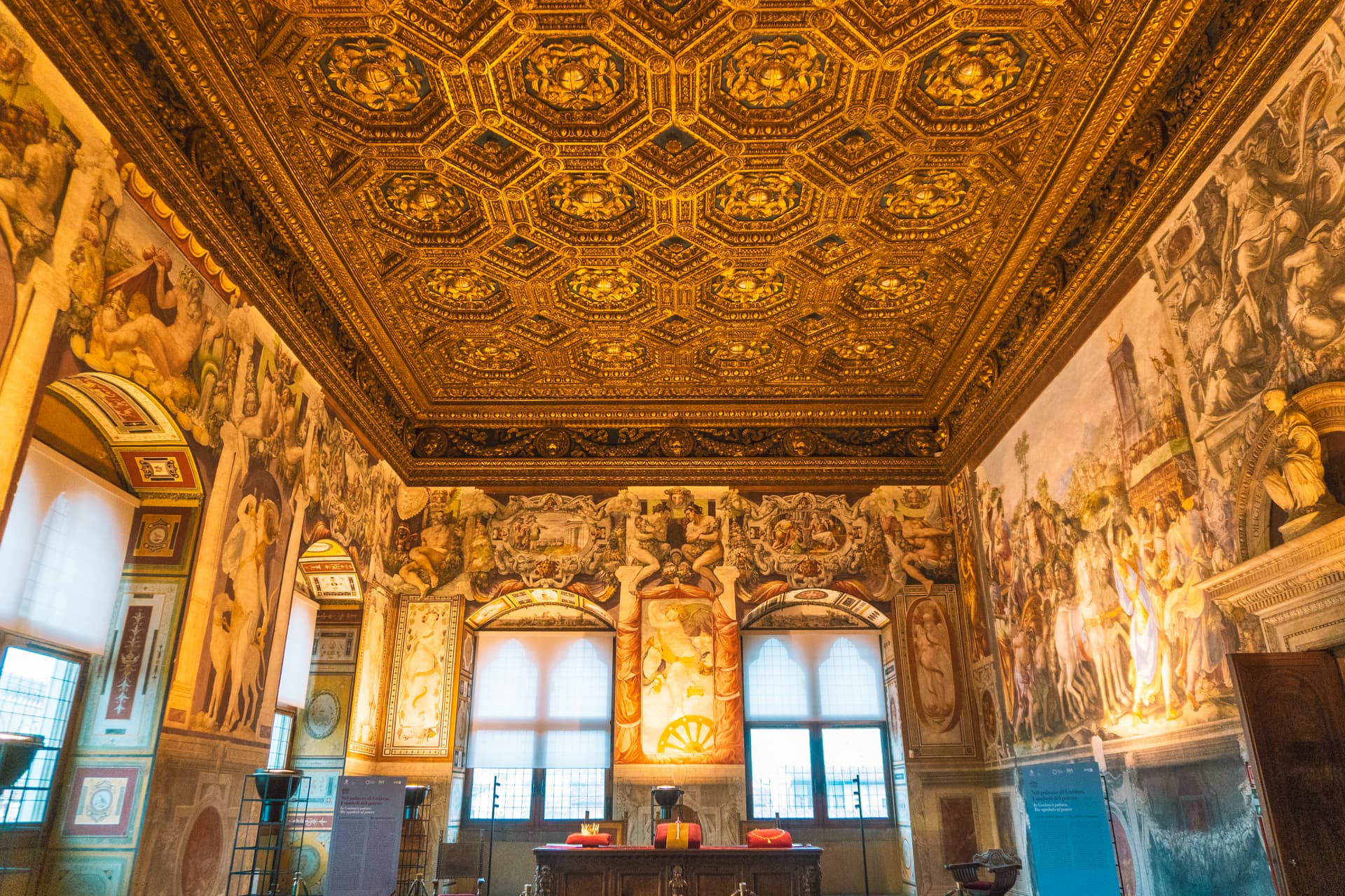 Jedna z najokazalszych sal w Palazzo Vecchio | Atrakcje we Florencji