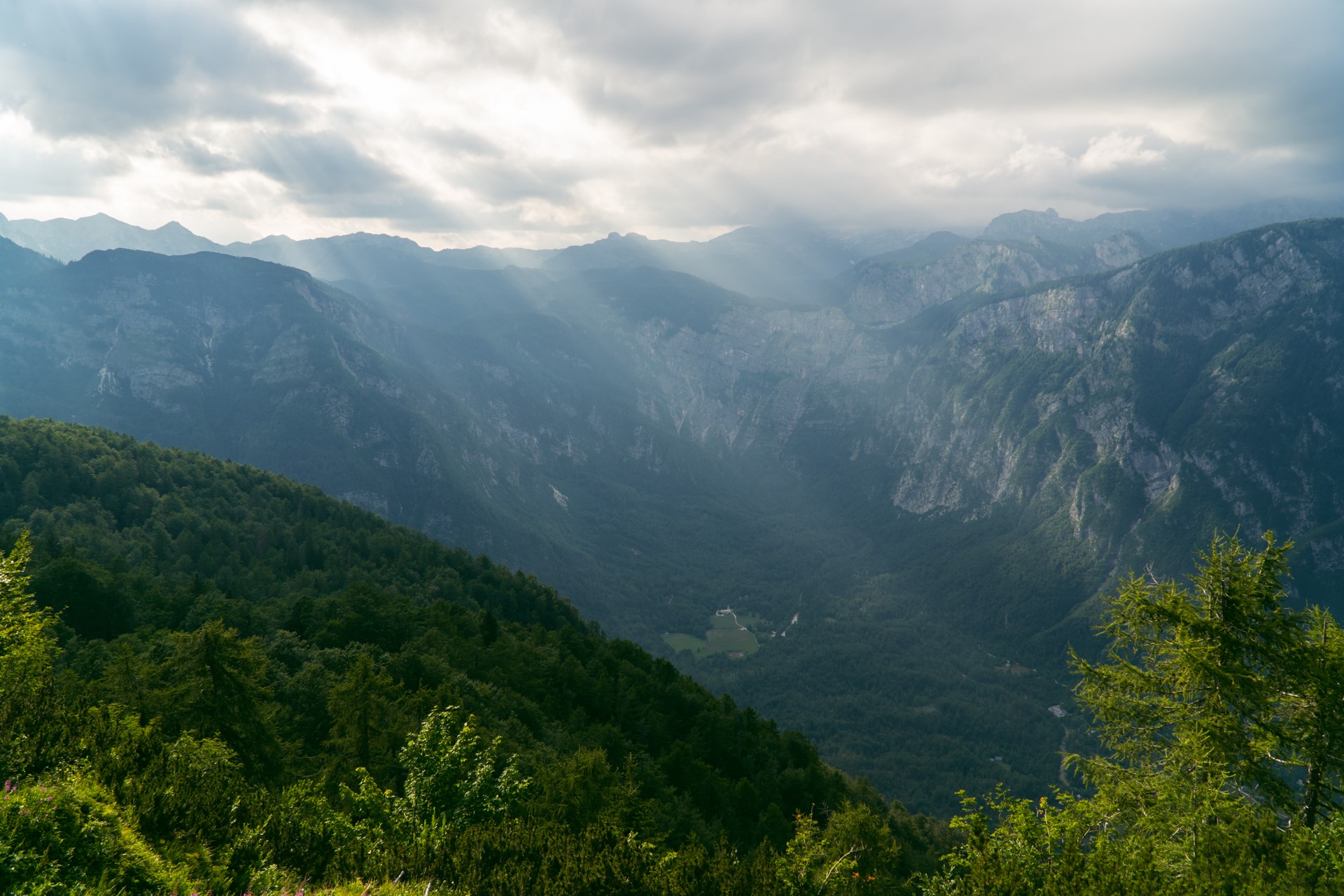 Widok na Triglavski Park Narodowy ze szczytu Vogel