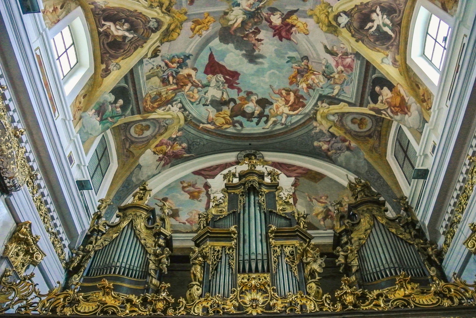 Freski i organy w katedrze św. mikołaja | Zwiedzanie Lublany