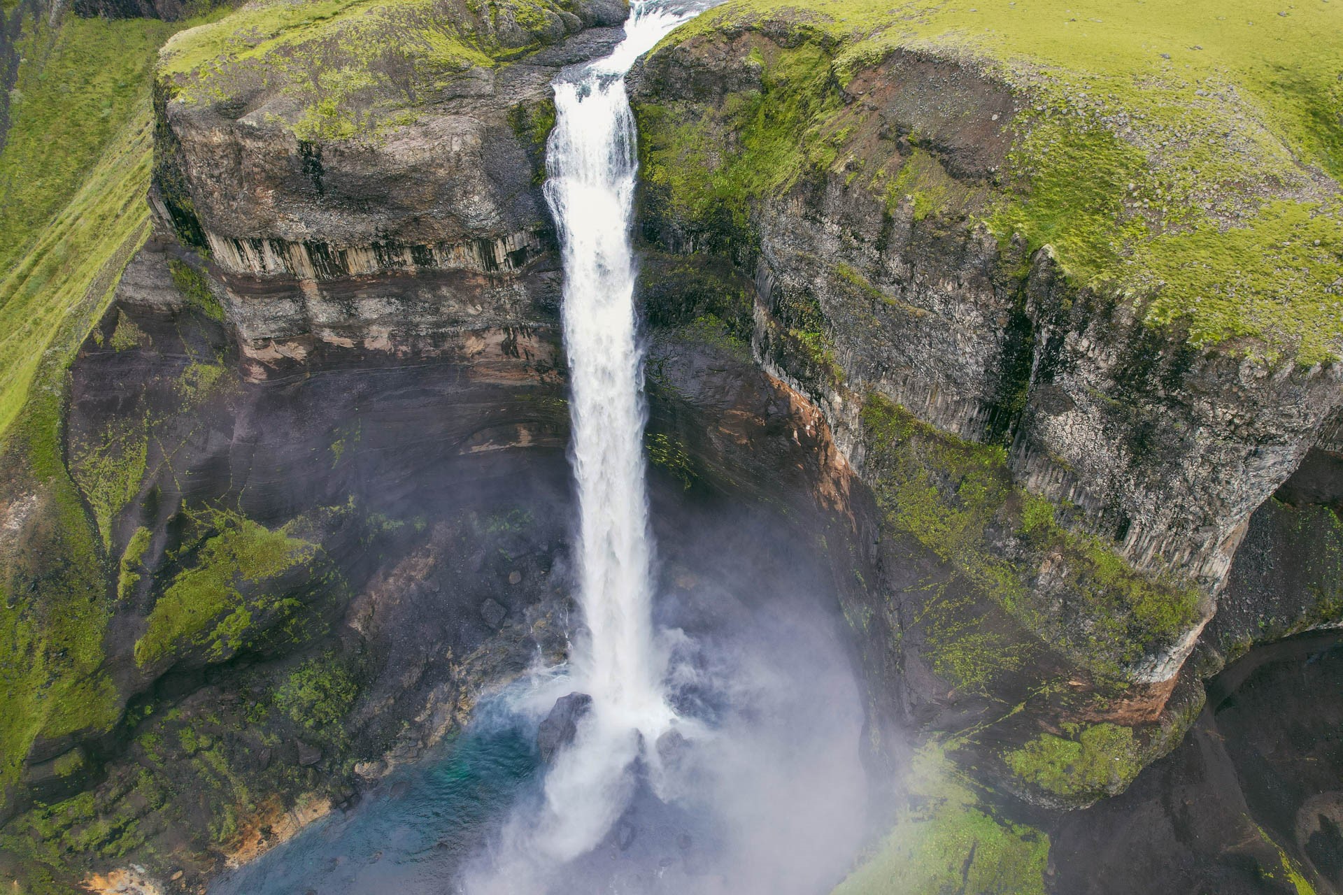 Basen wodospadu Háifoss | Islandzkie wodospady