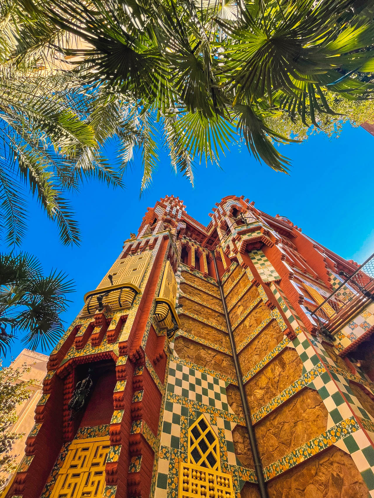 Dom zaprojektowany przez Gaudiego | Atrakcje w Barcelonie
