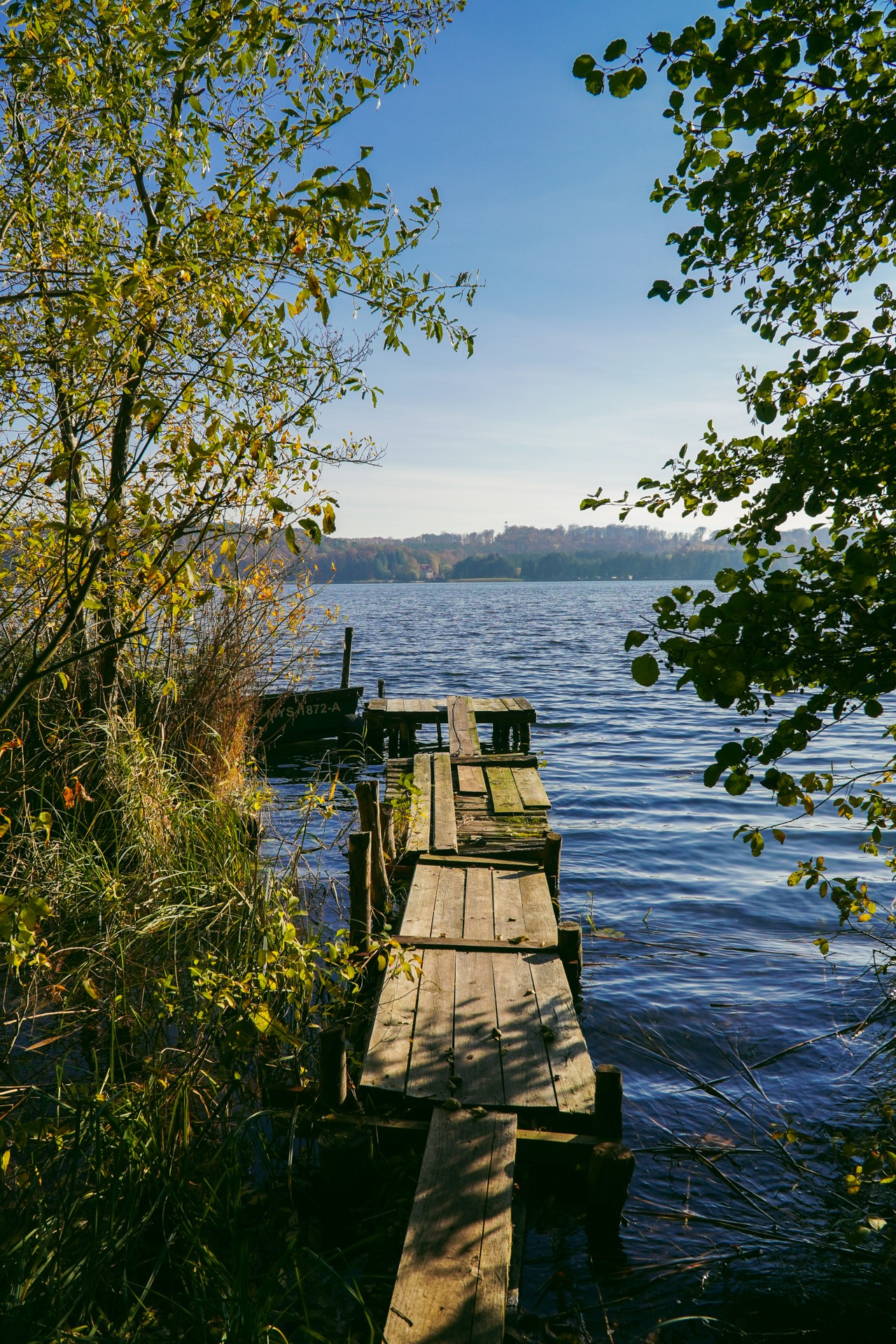 Jeden z licznych pomostów na Jeziorze Barlineckim | Pojezierze Myśliborskie