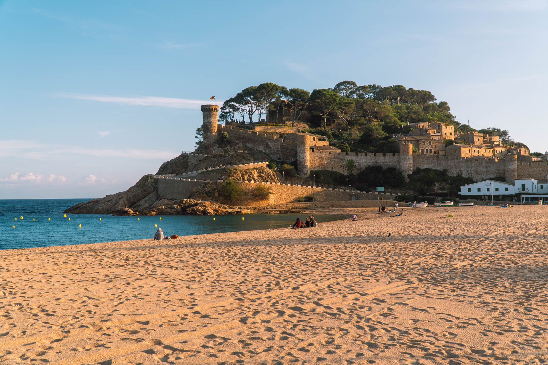 Główna plaża miejska z widokiem na zamek | Wakacje w Tossa de Mar