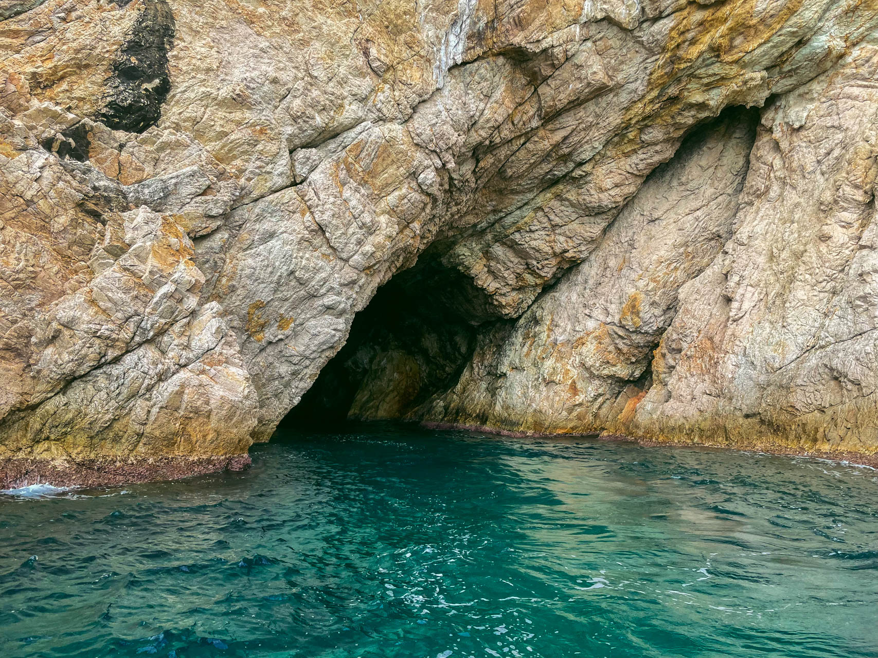 Jaskinia morska w Tossa de Mar