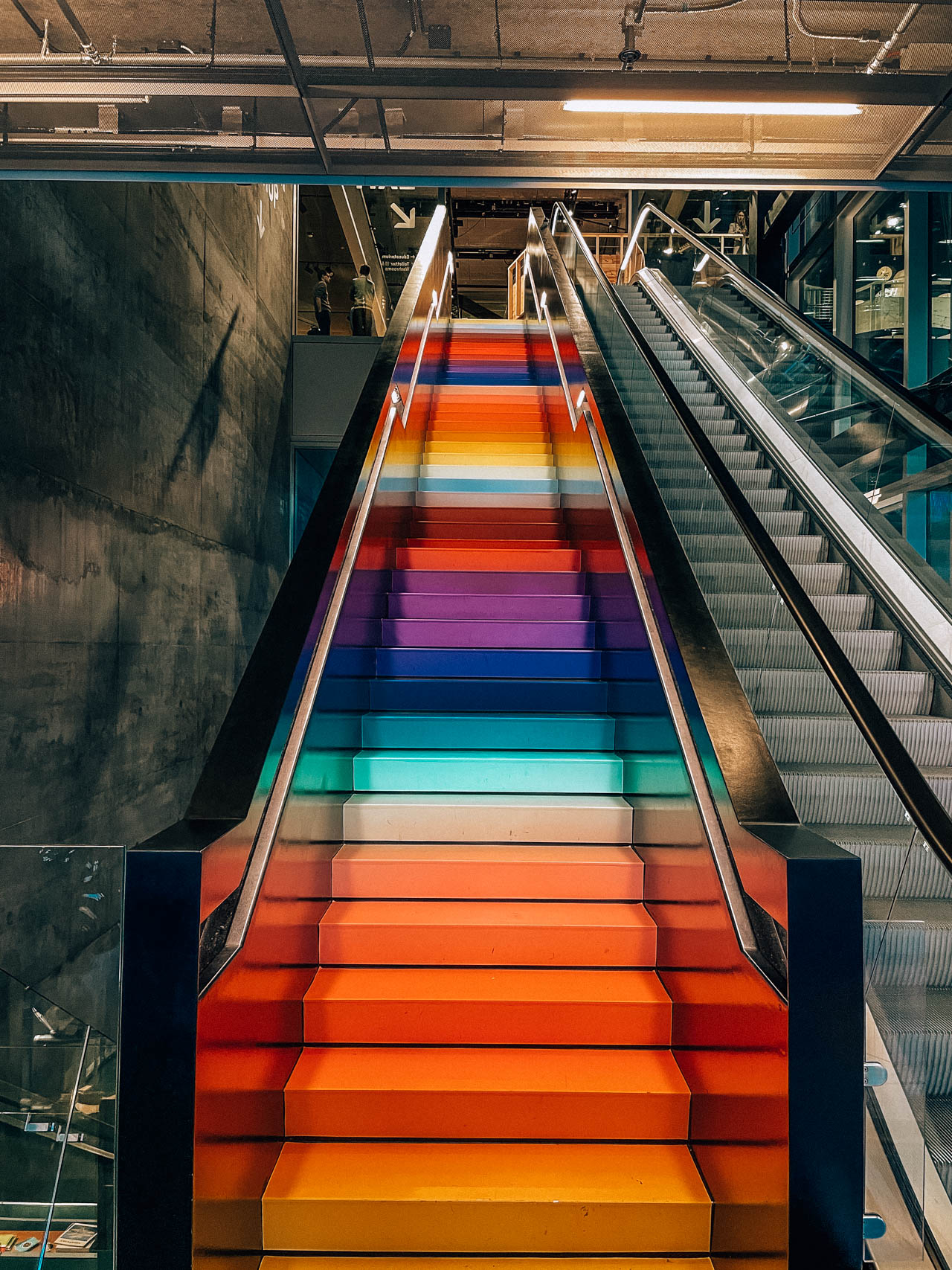 Kolorowe schody w DAC | Atrakcje w Kopenhadze