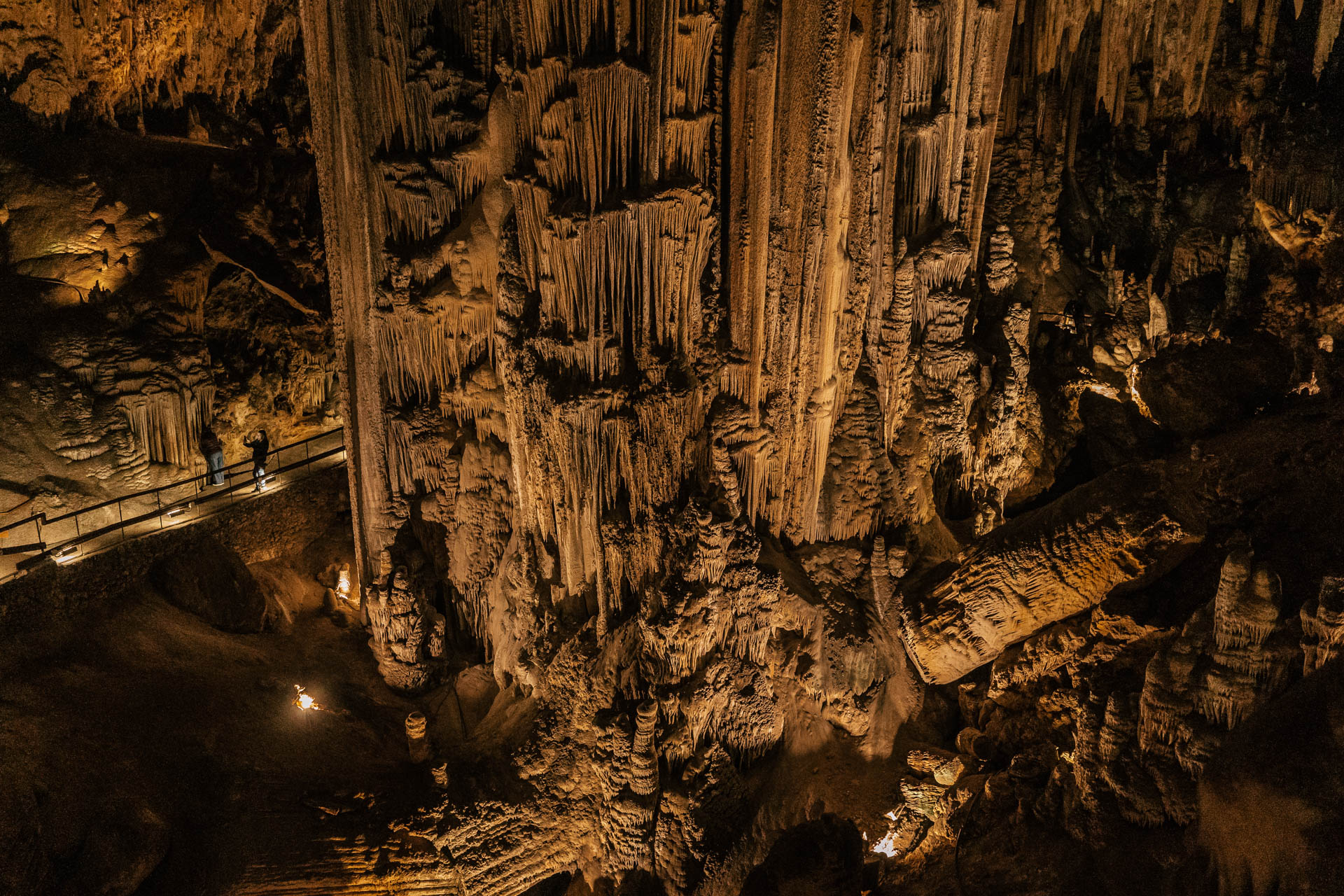 Największy stalagnat świata w jaskini Nerja
