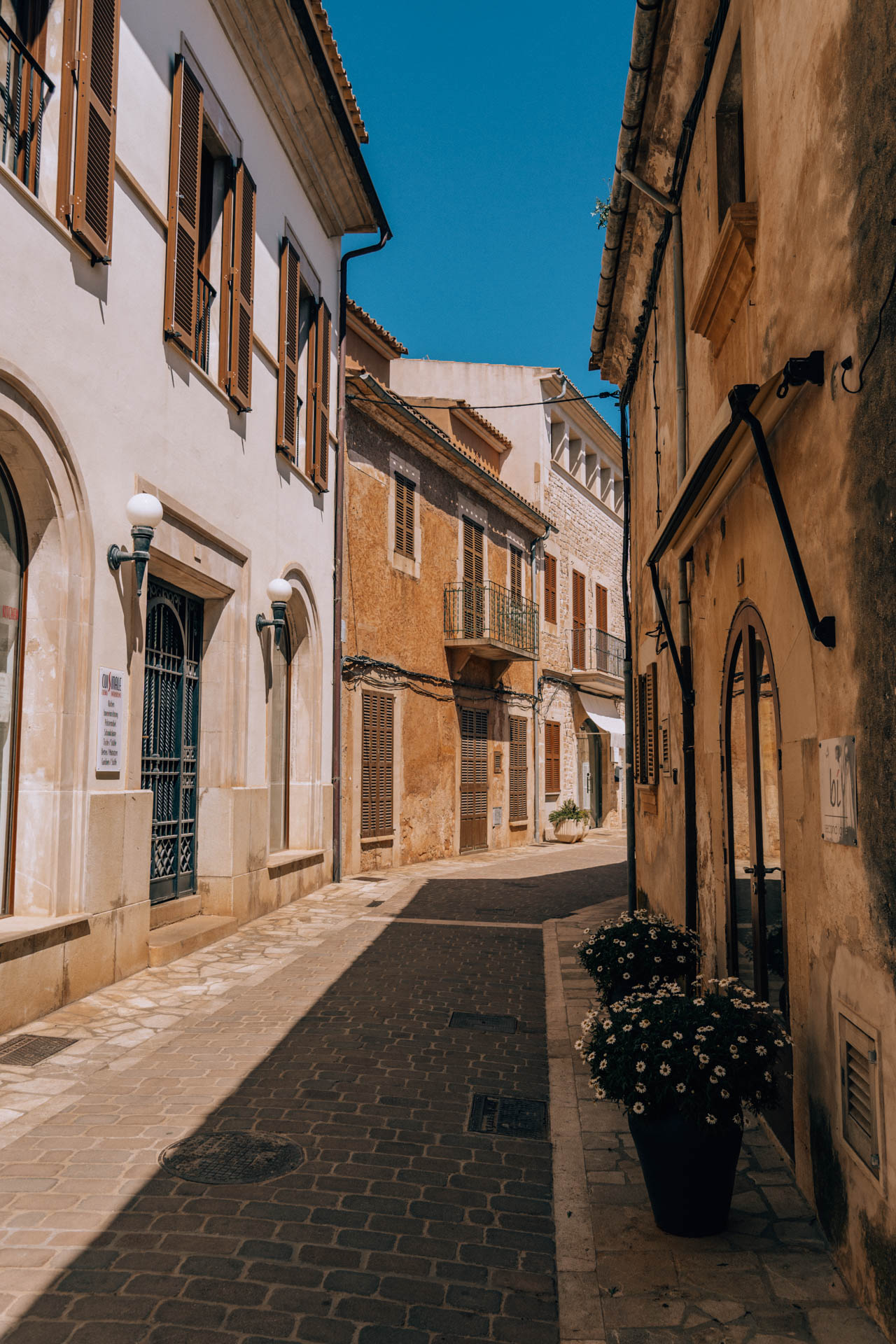Spokojna uliczka w Santanyi | Atrakcje na Majorce