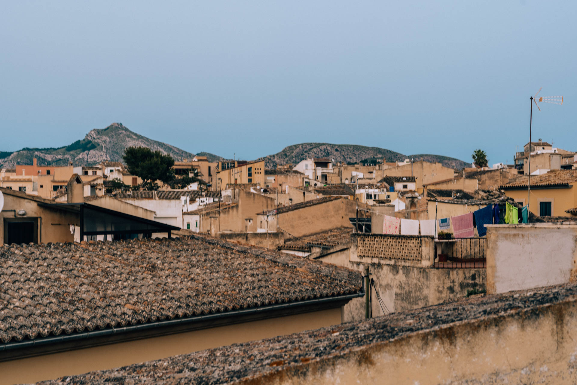 Panorama miasta w murów miejskich Alcudi | Atrakcje na Majorce