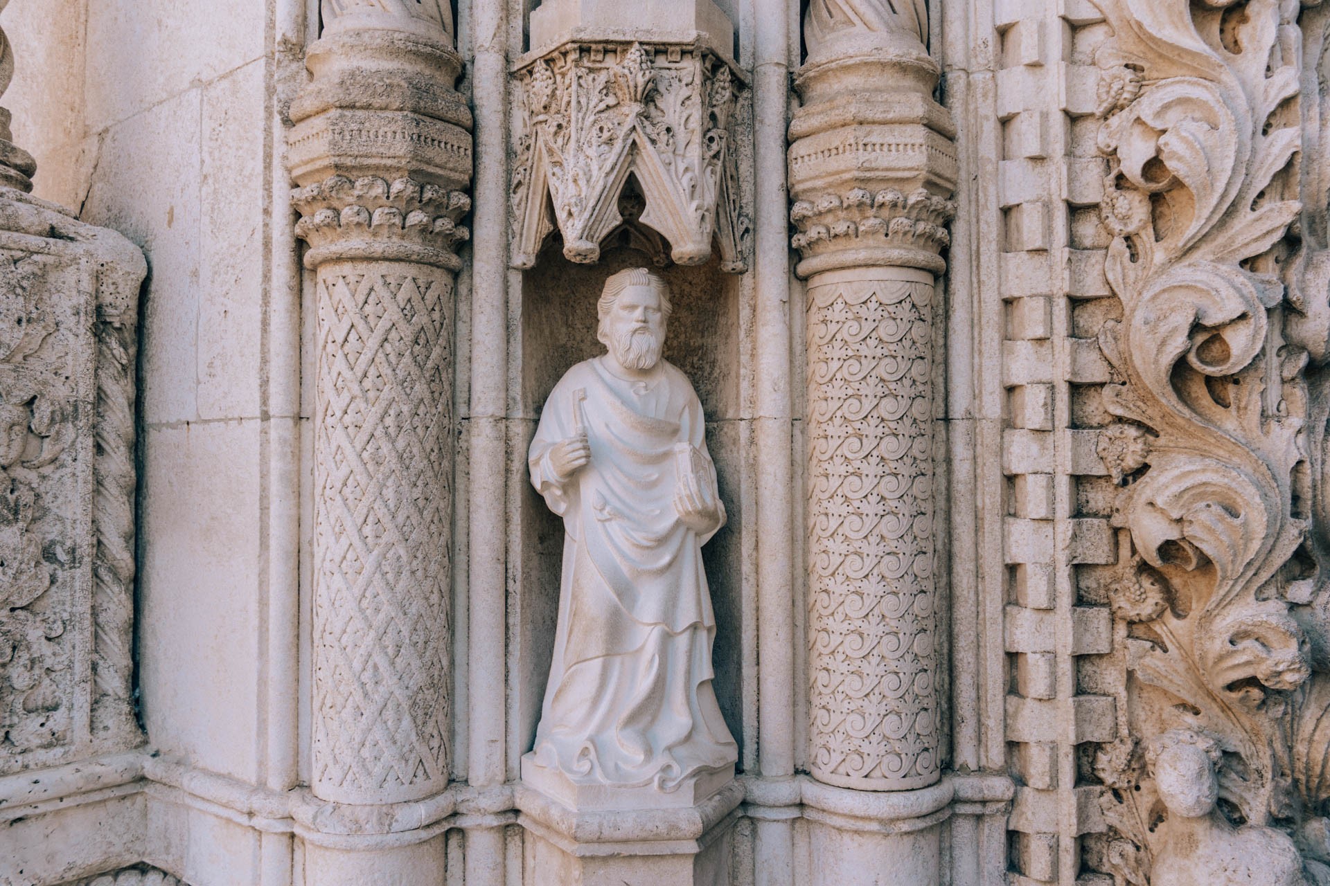 Płaskorzeźby w katedrze św Jakuba | Szybenik