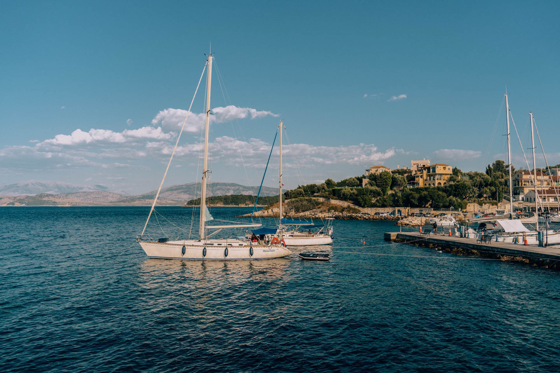 Jachty w porcie w Kassiopi | Wakacje na Korfu