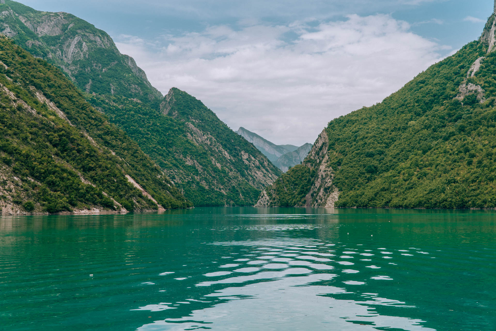 Góry wokół Jeziora Koman | Najciekawsze atrakcje w Albanii