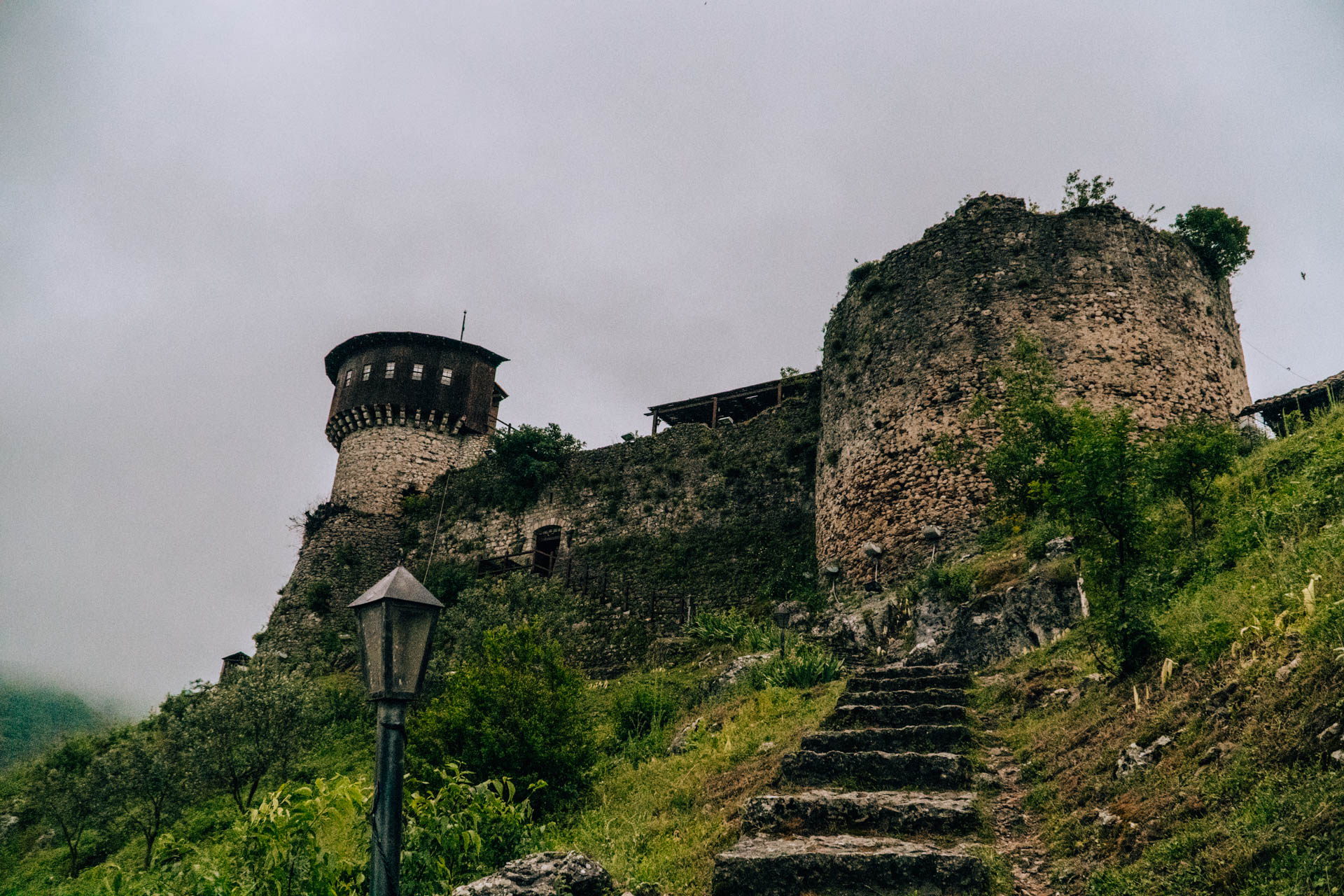 Zamek Petrela koło Tirany w Albanii | Najciekawsze atrakcje Albanii