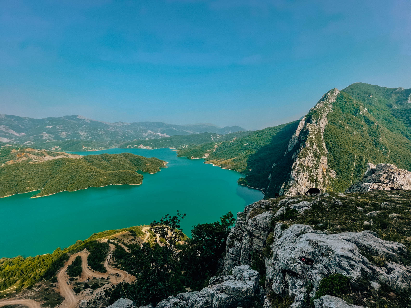 Punkt widokowy nad Jeziorem Bovilla | Najciekawsze atrakcje Albanii