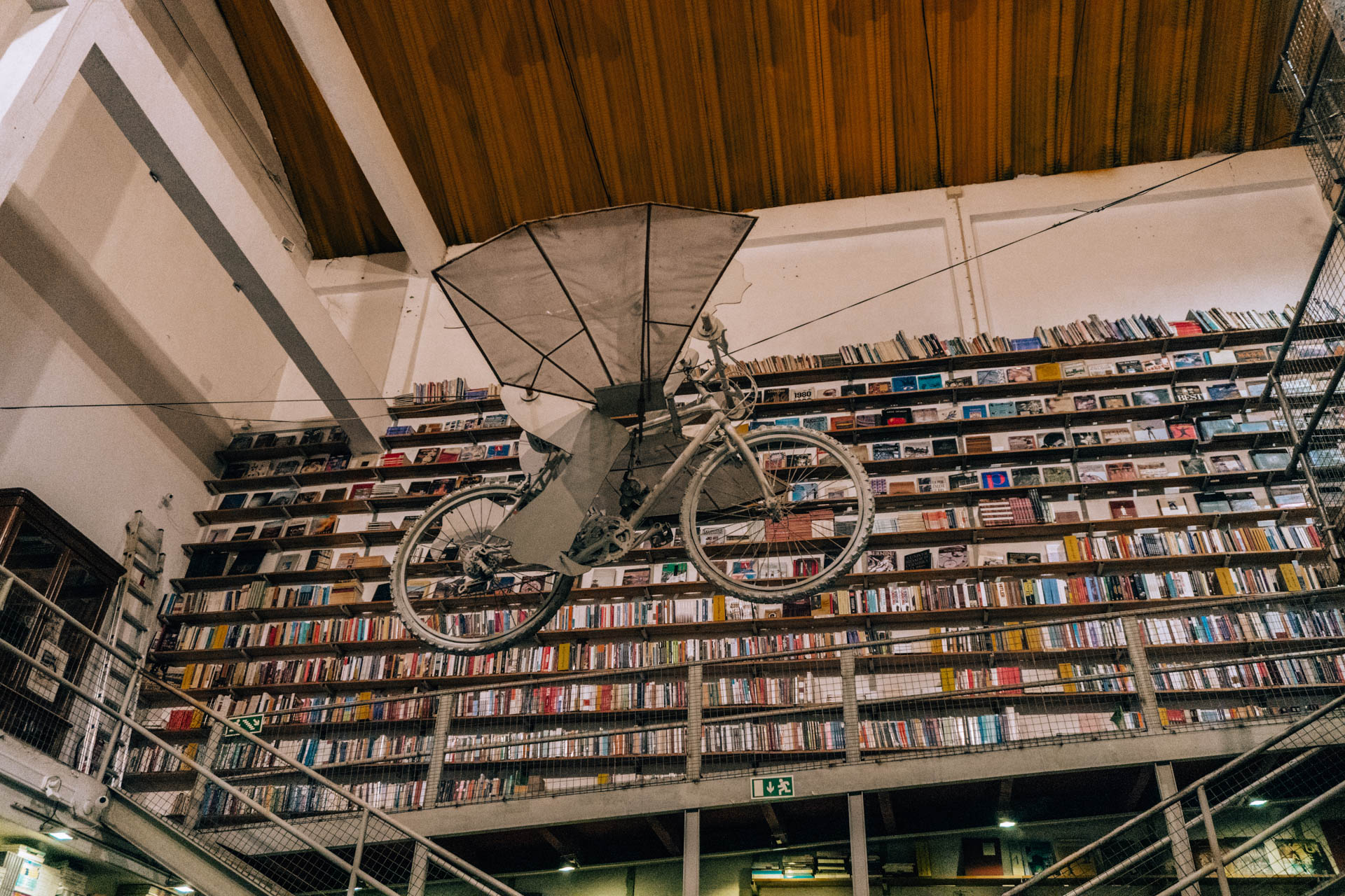 Księgarnia w LX Factory | Atrakcje w Lizbonie