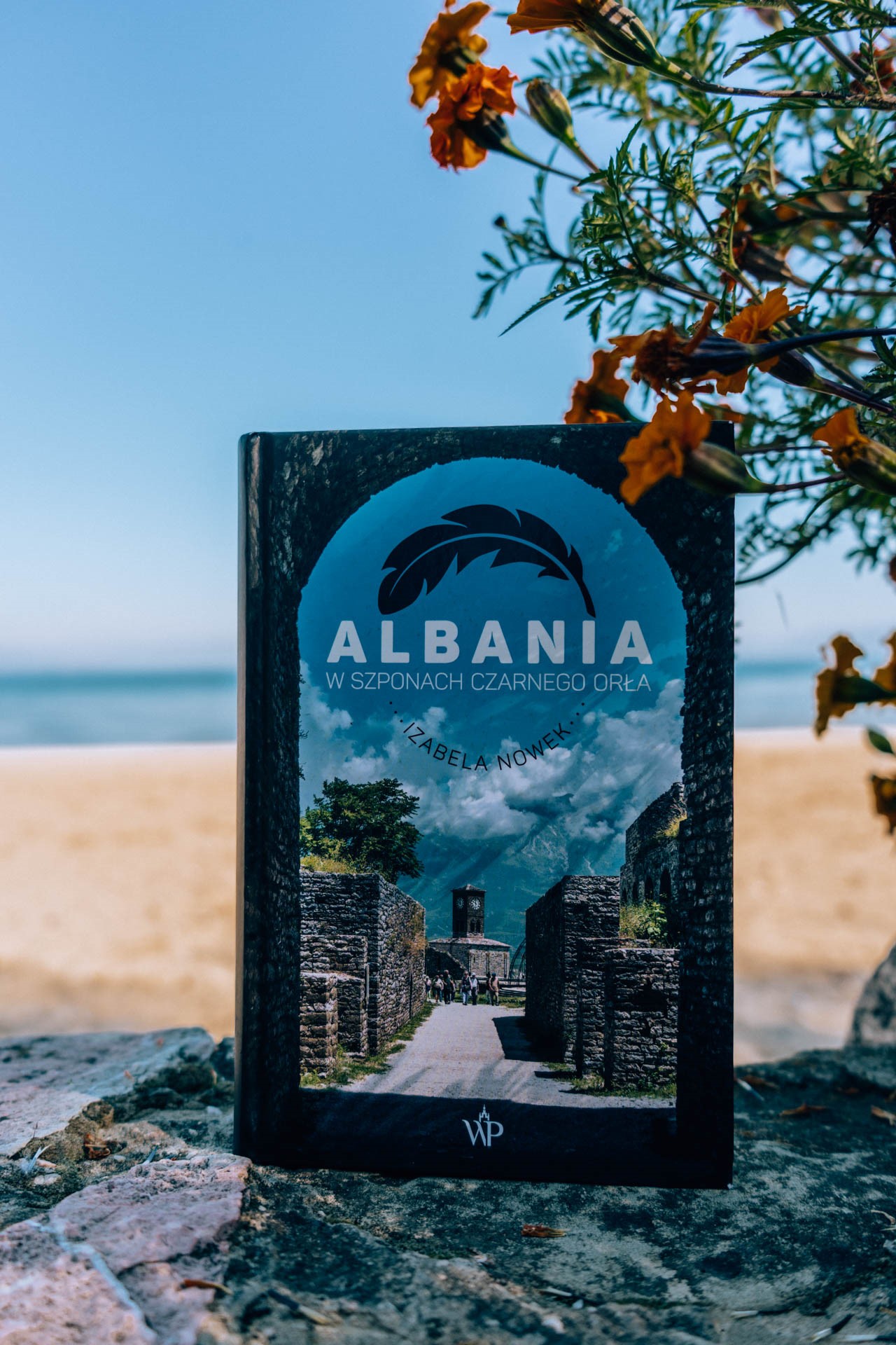 Książki z Albanią w tle | W szponach czarłego orła